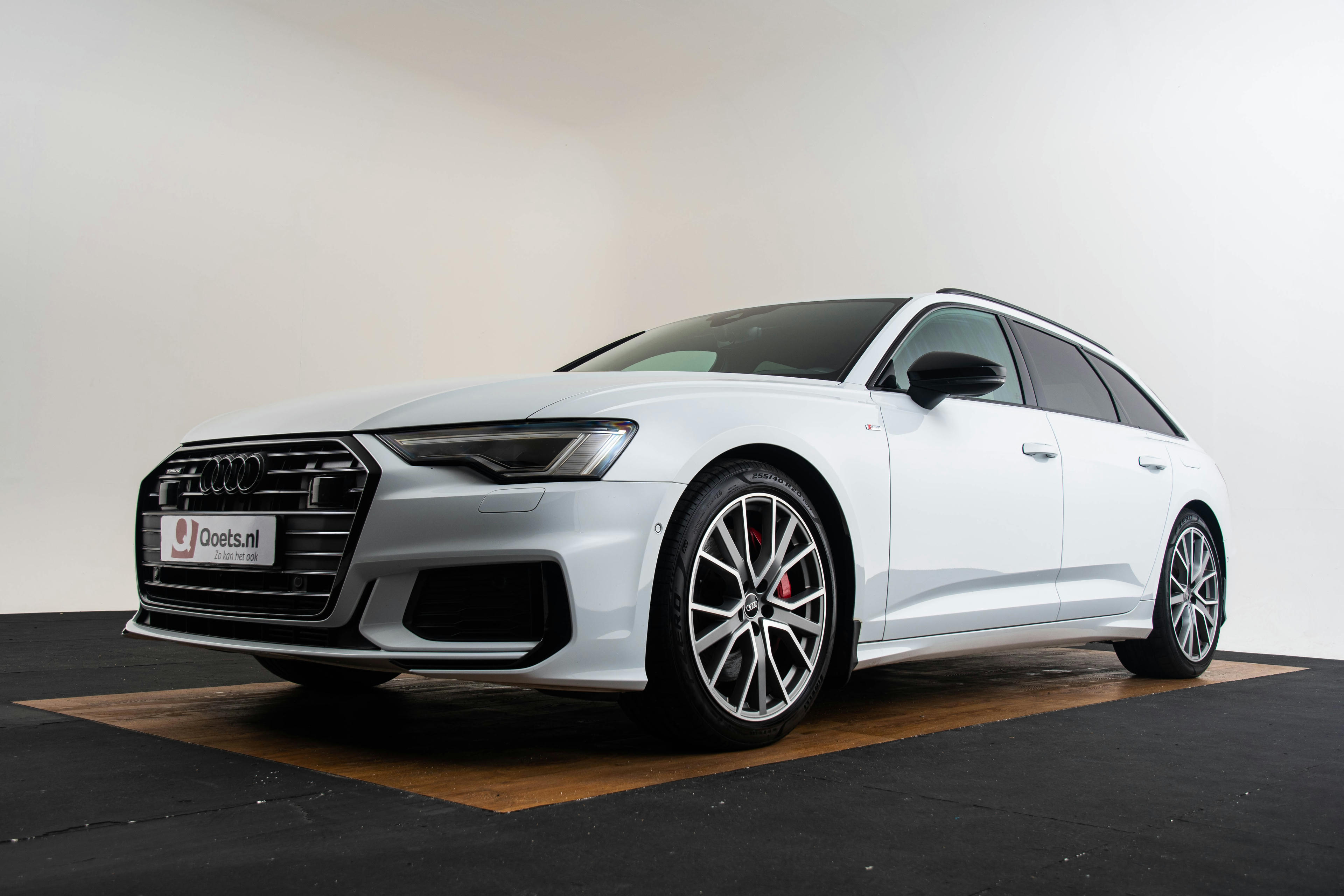 Car image 15