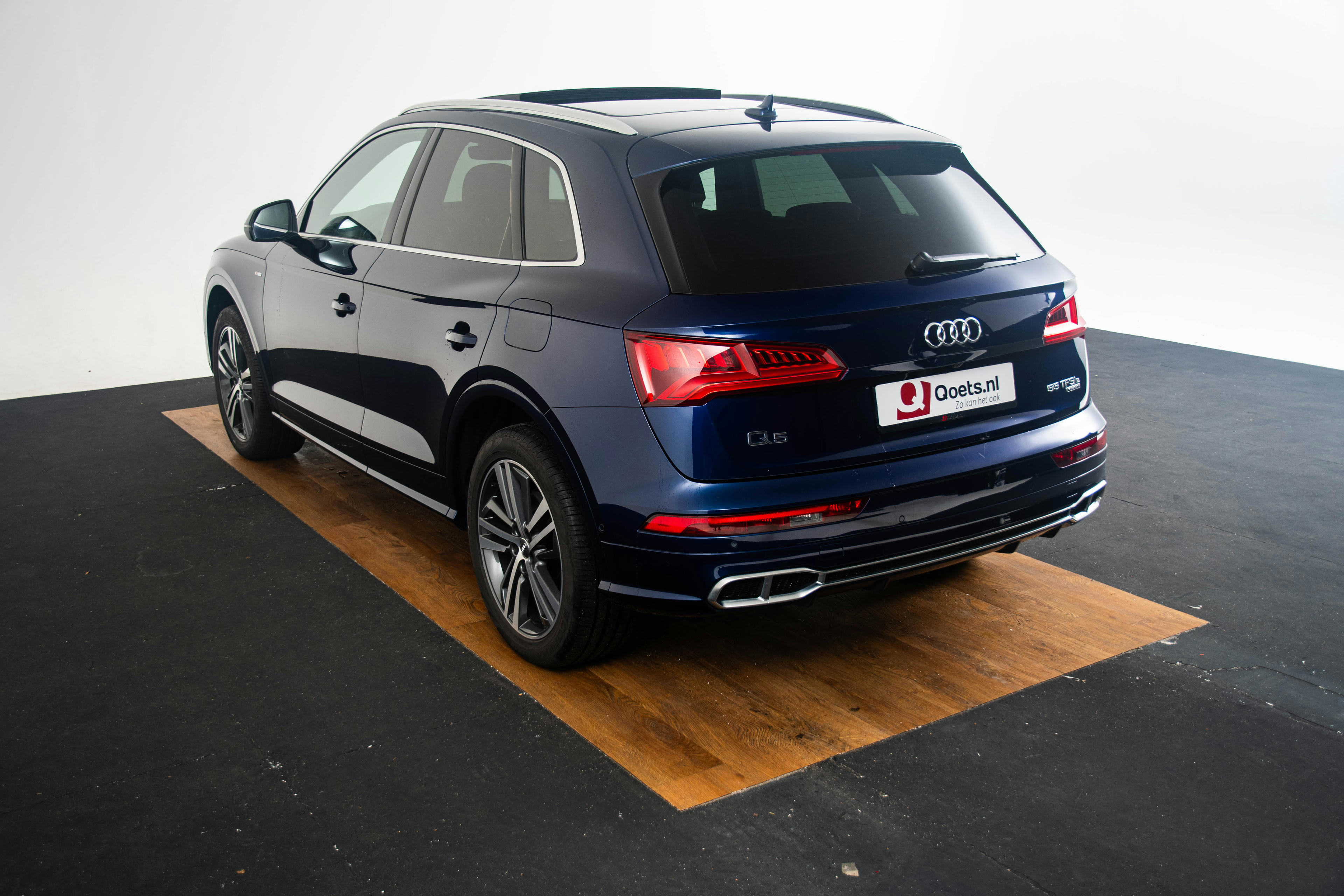 Car image 17