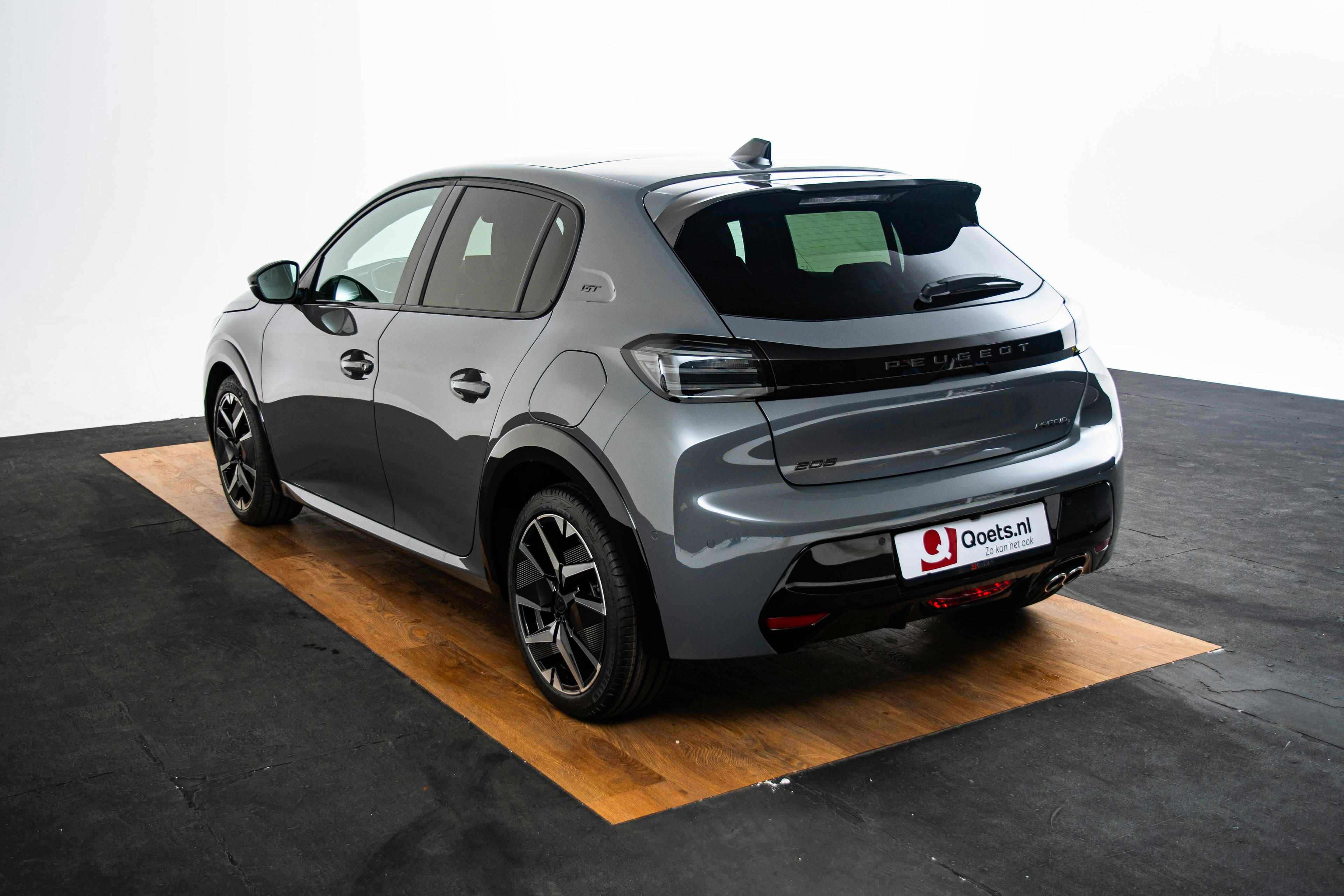 Car image 17