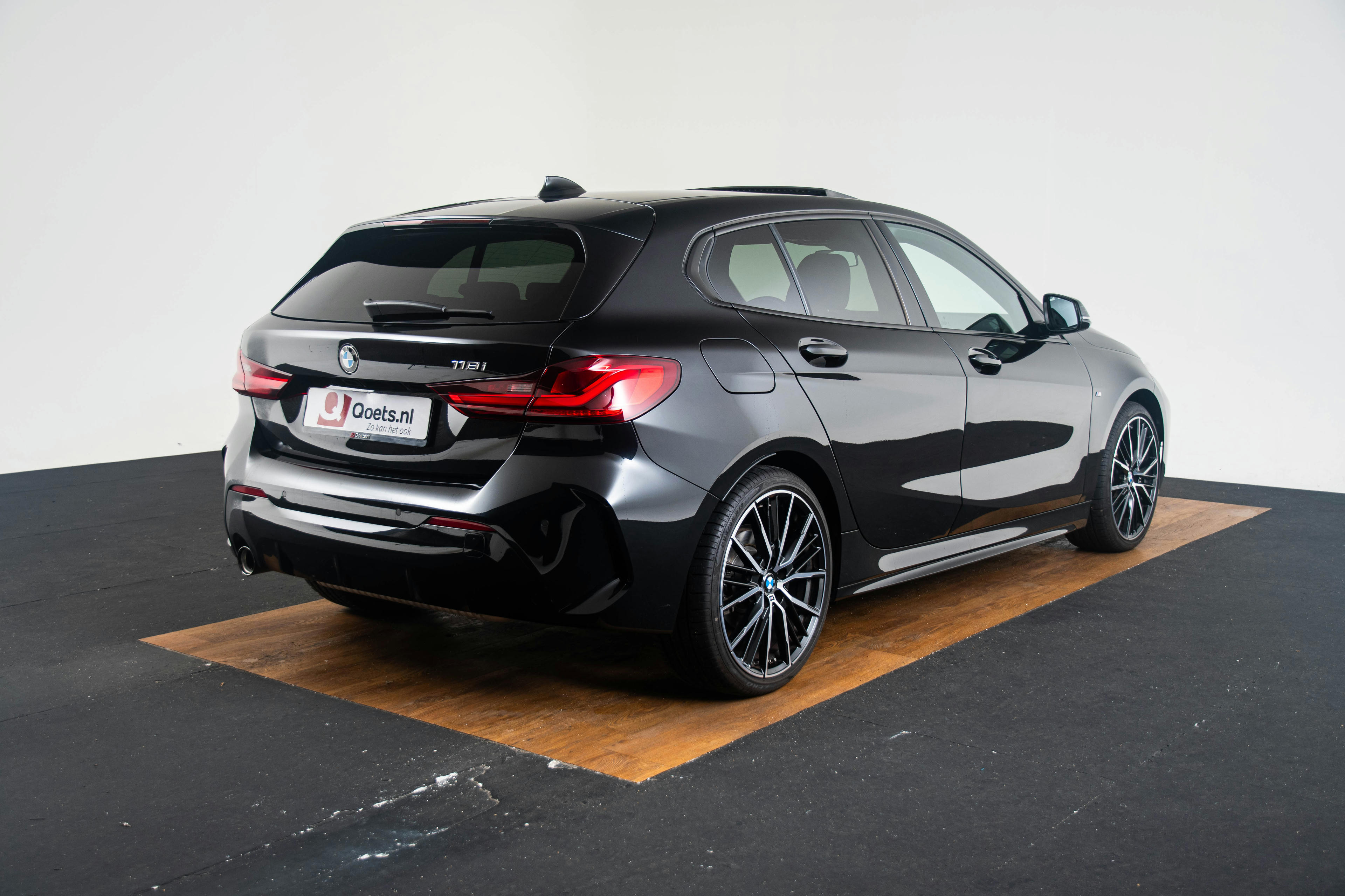 Car image 17