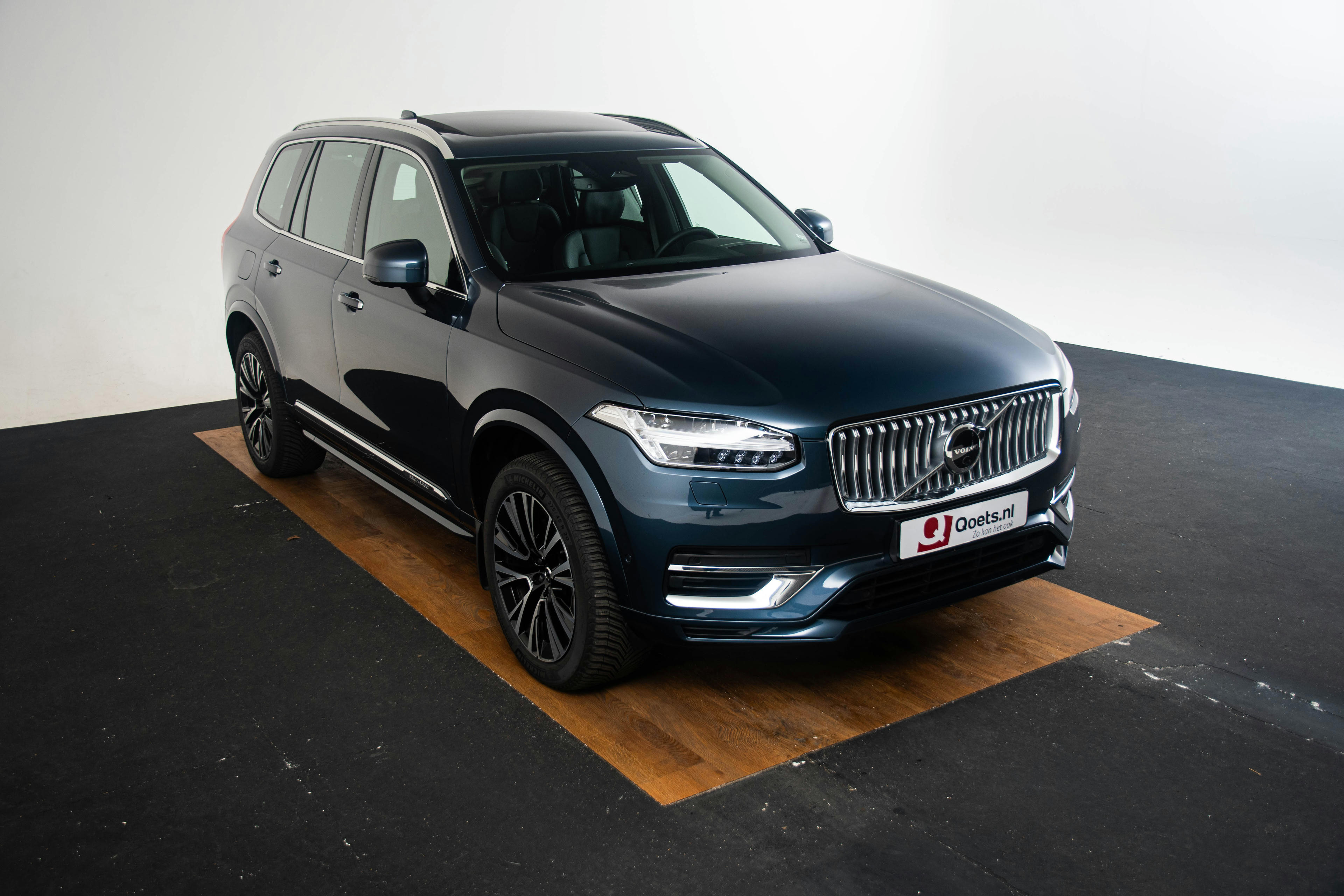 Car image 16