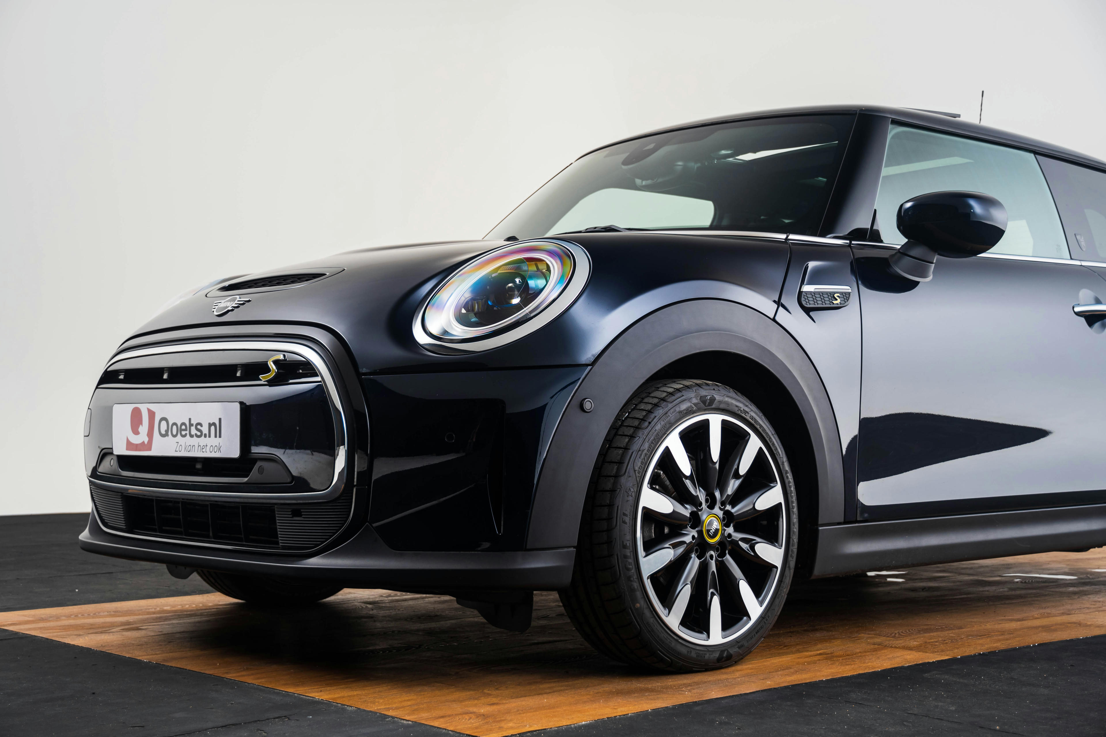 Car image 17