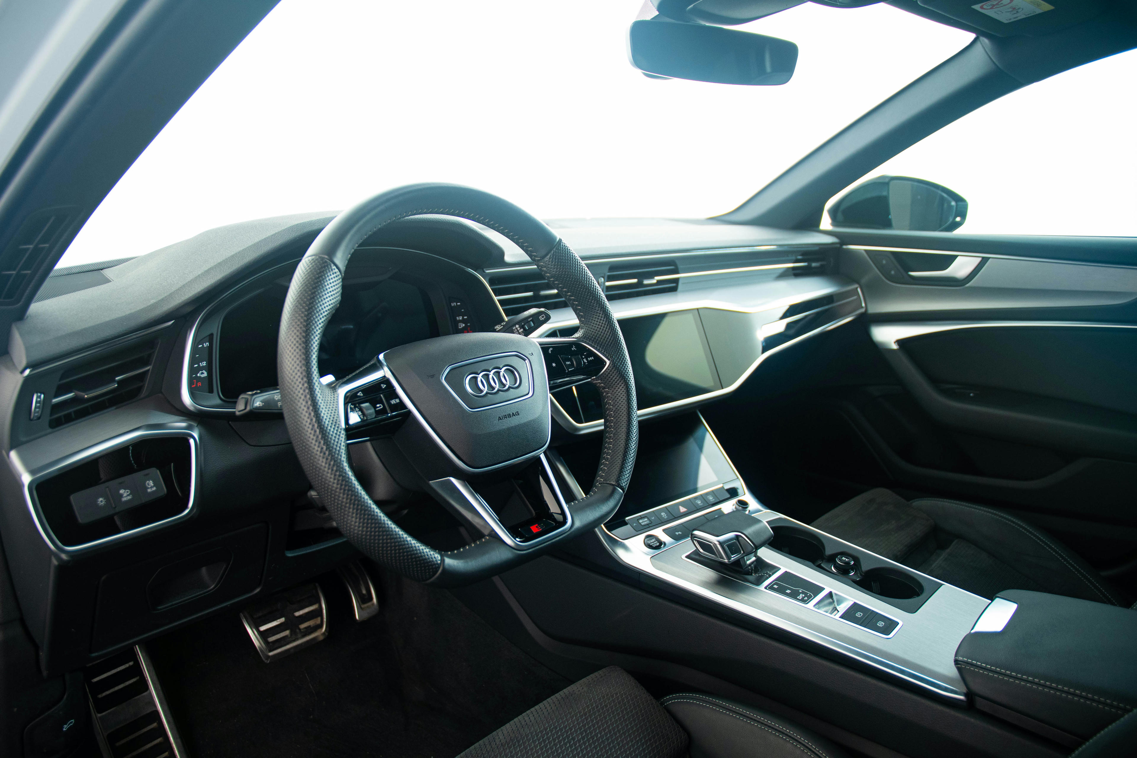 Car image 17