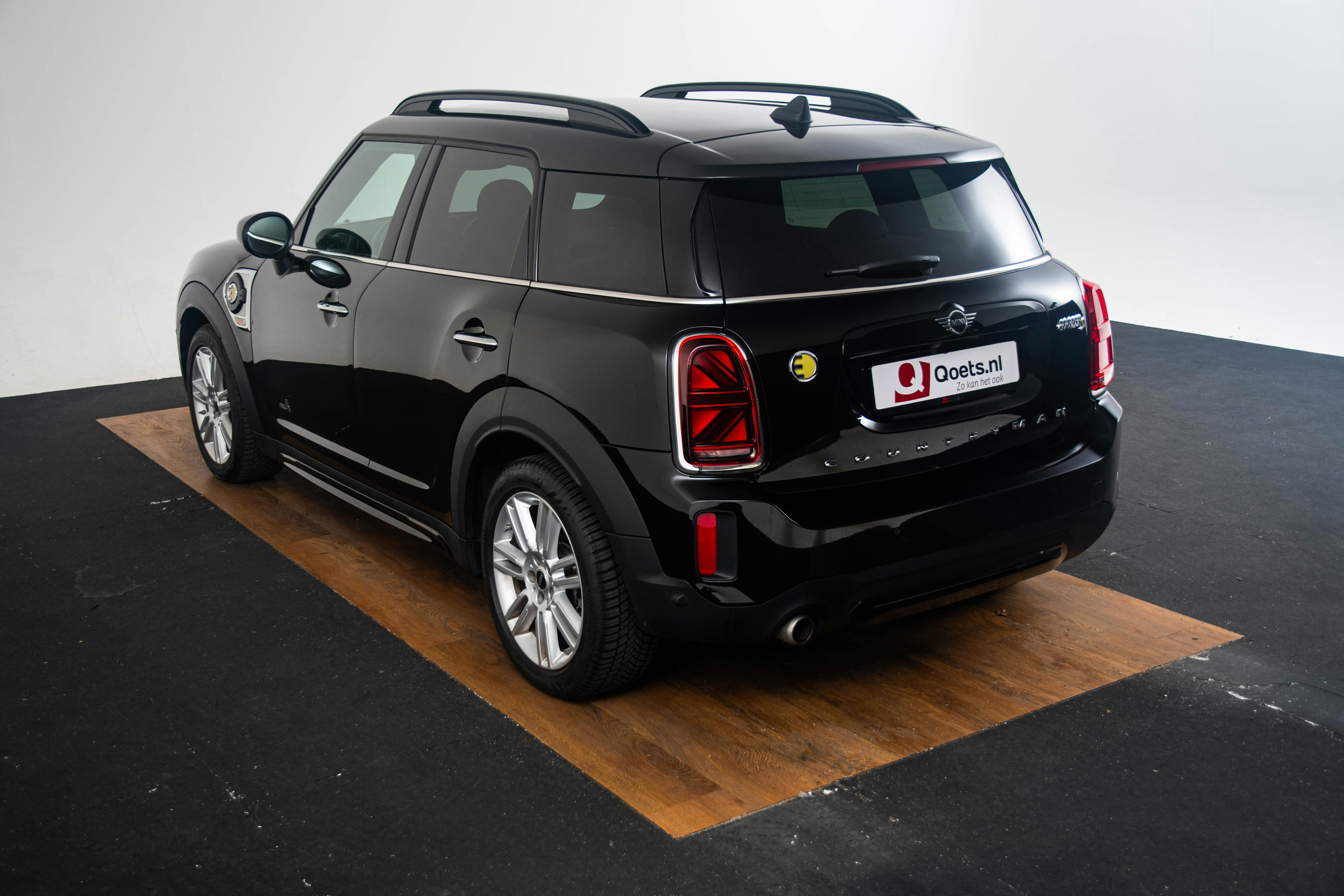 Car image 18