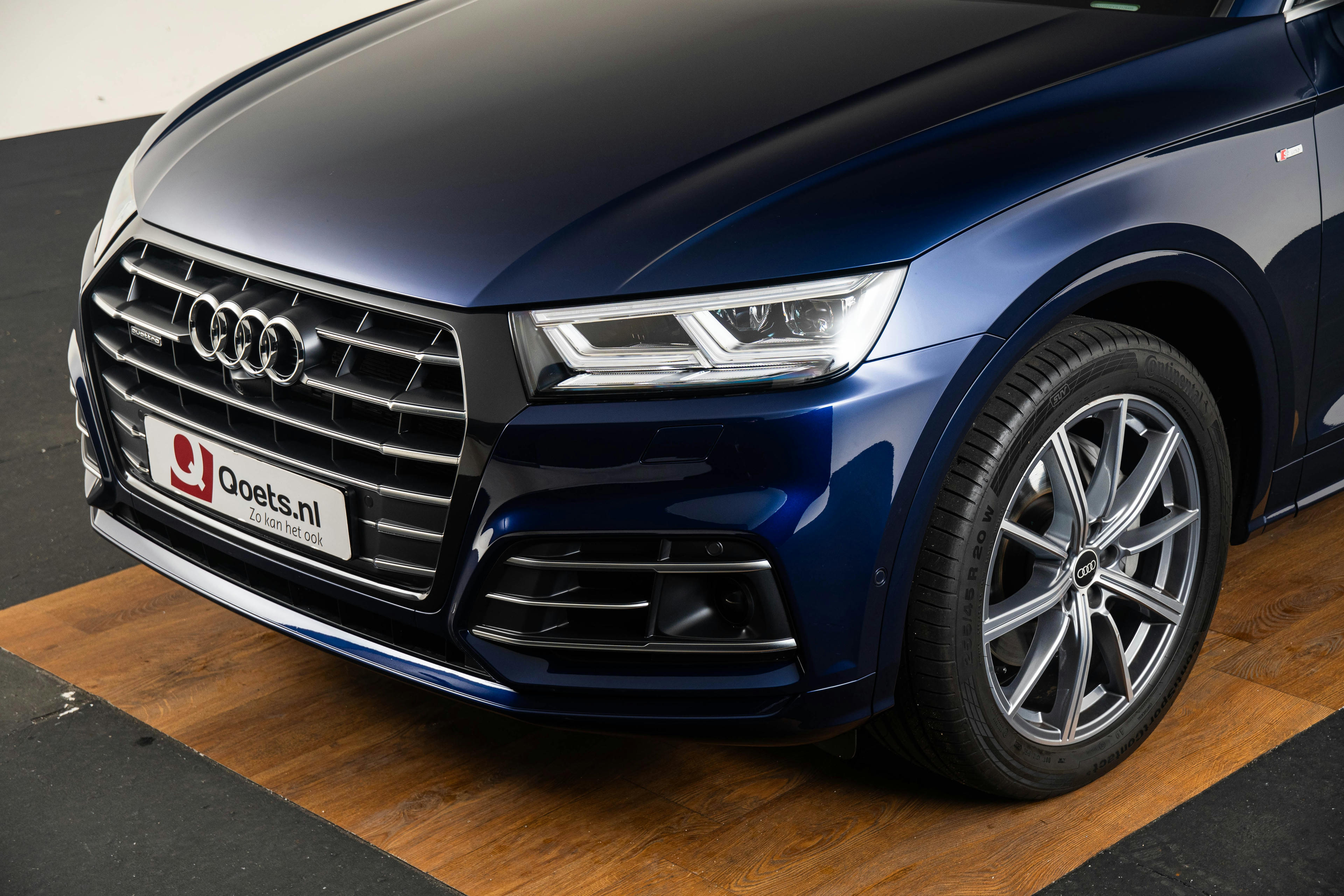 Car image 14