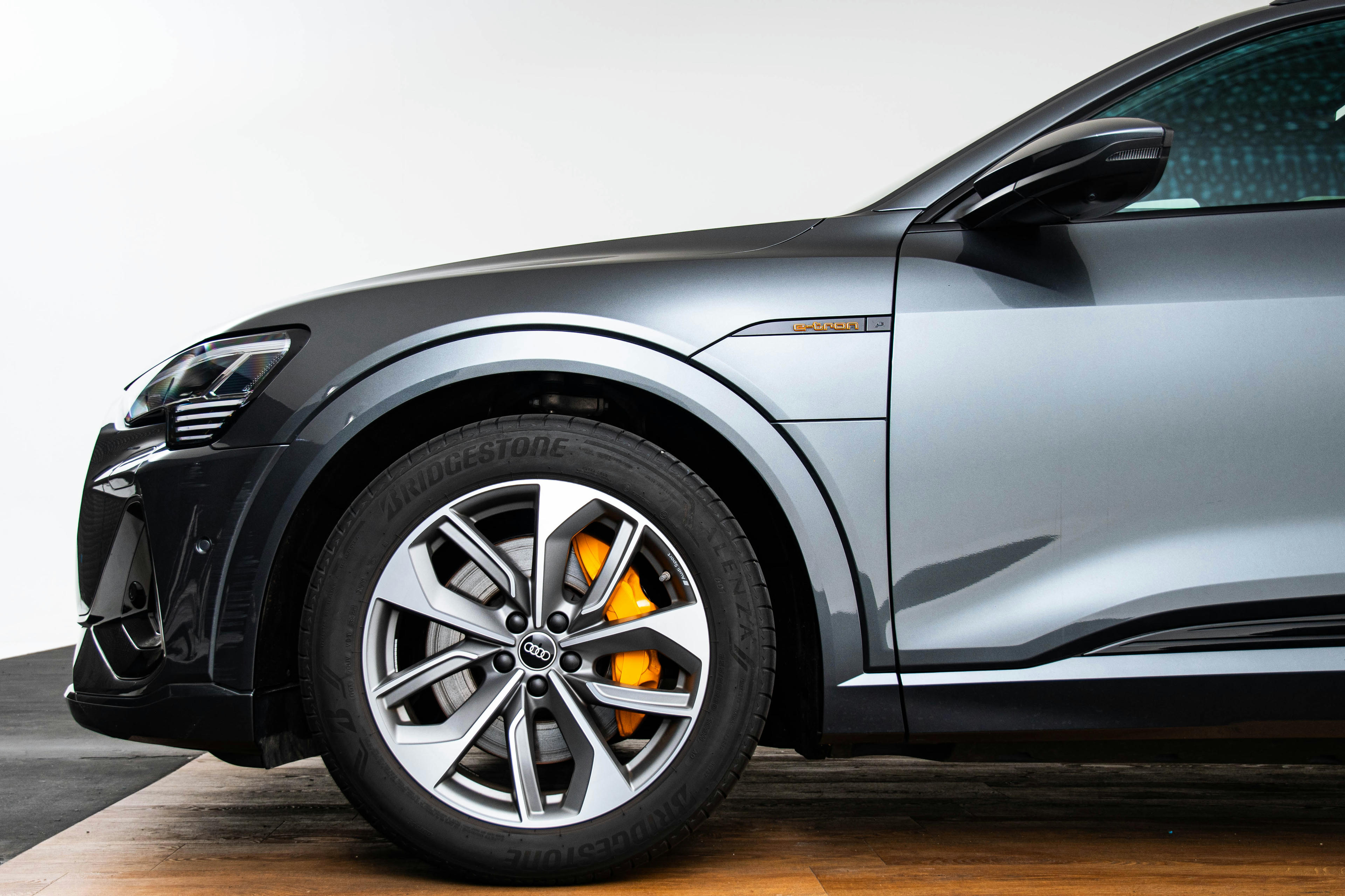 Car image 13