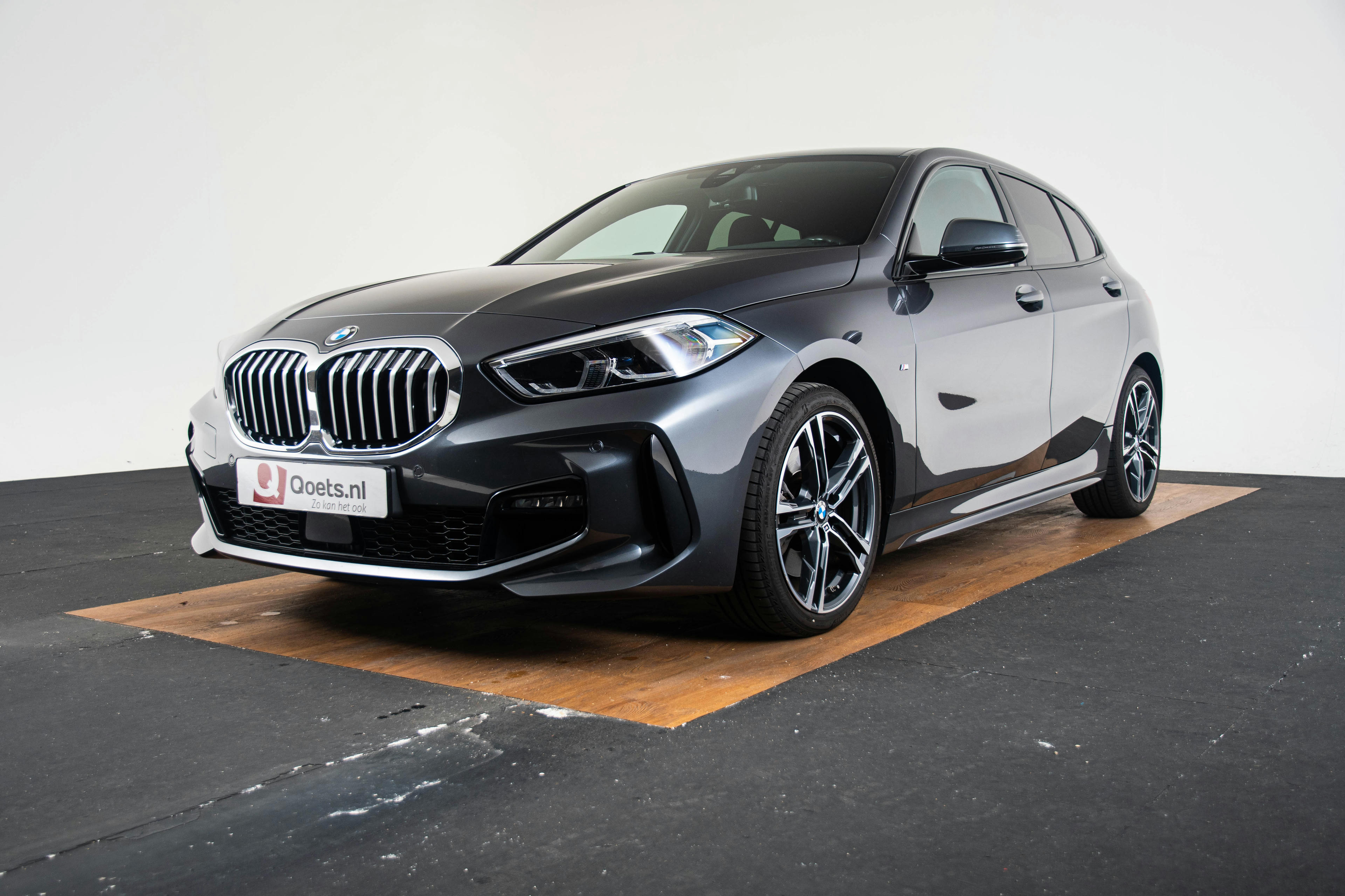 Car image 15