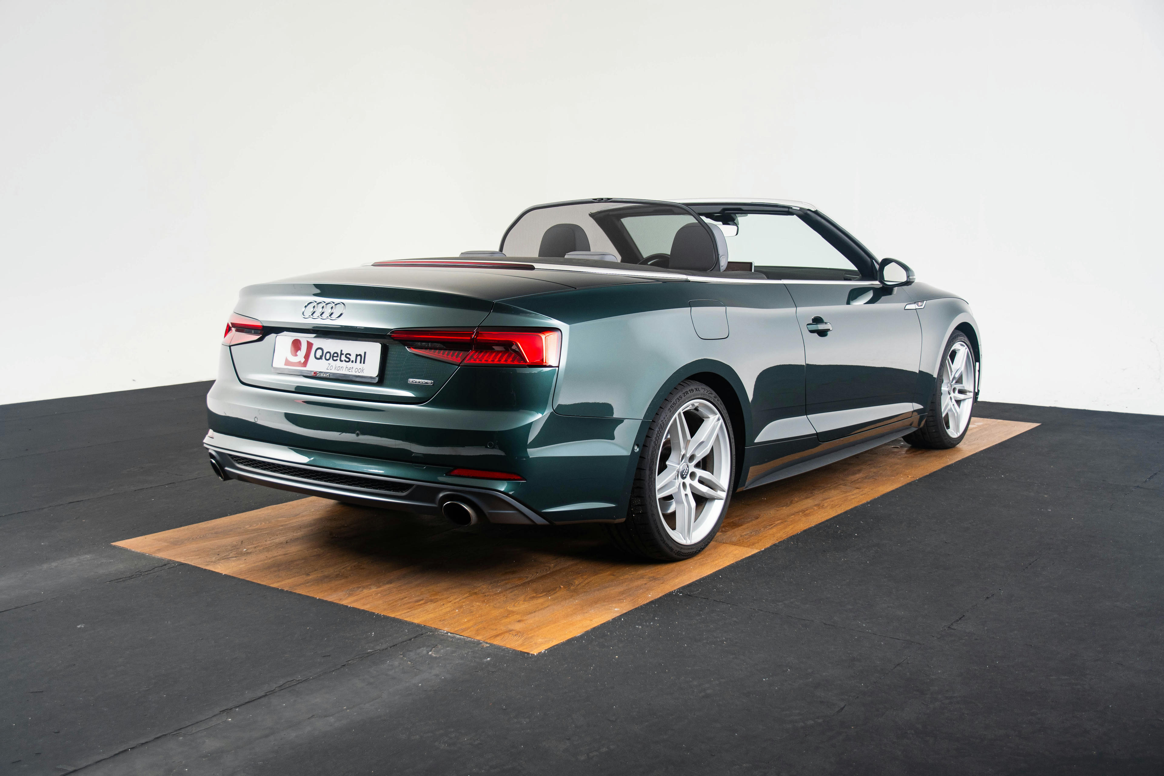 Car image 18