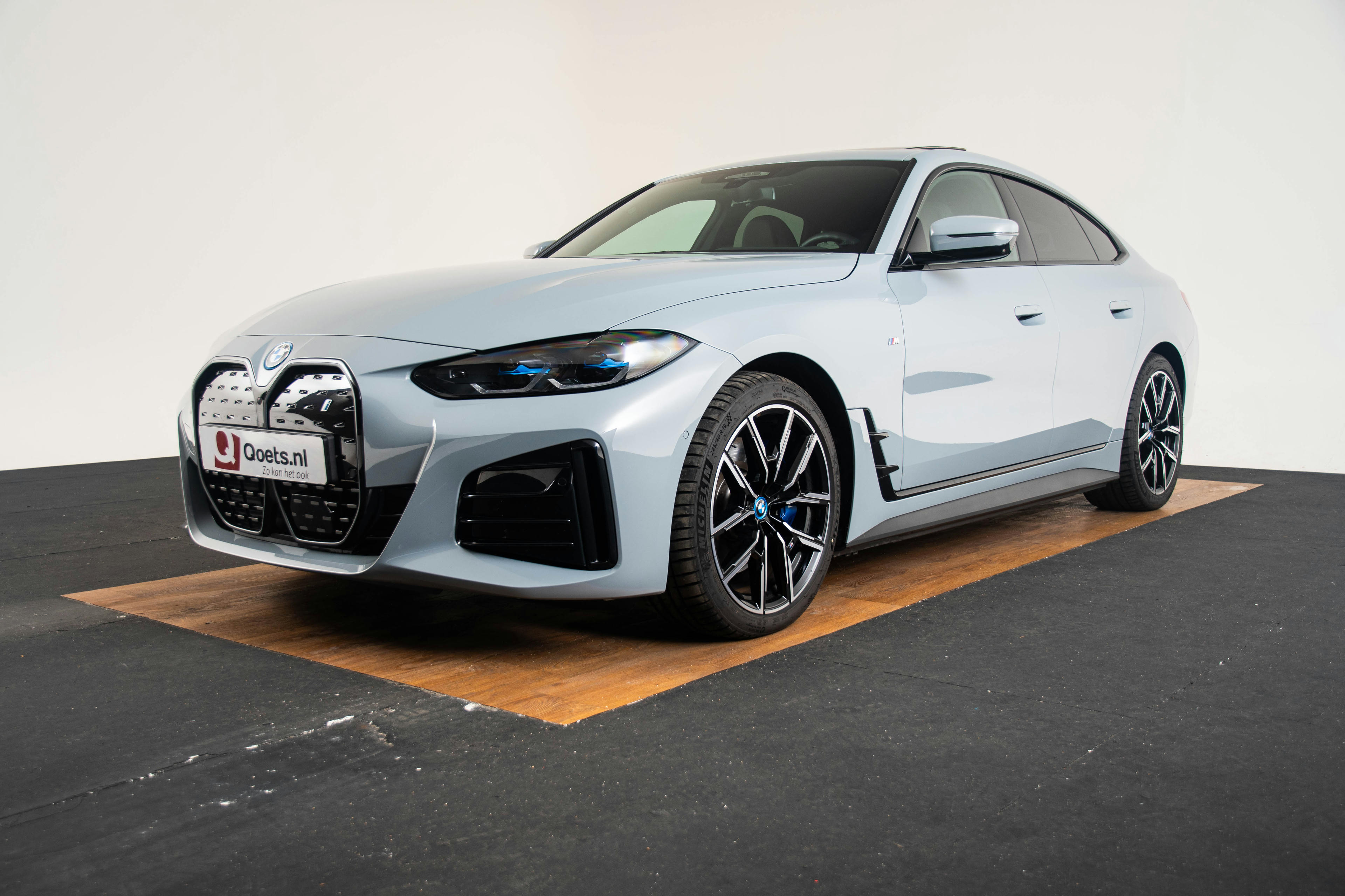 Car image 16