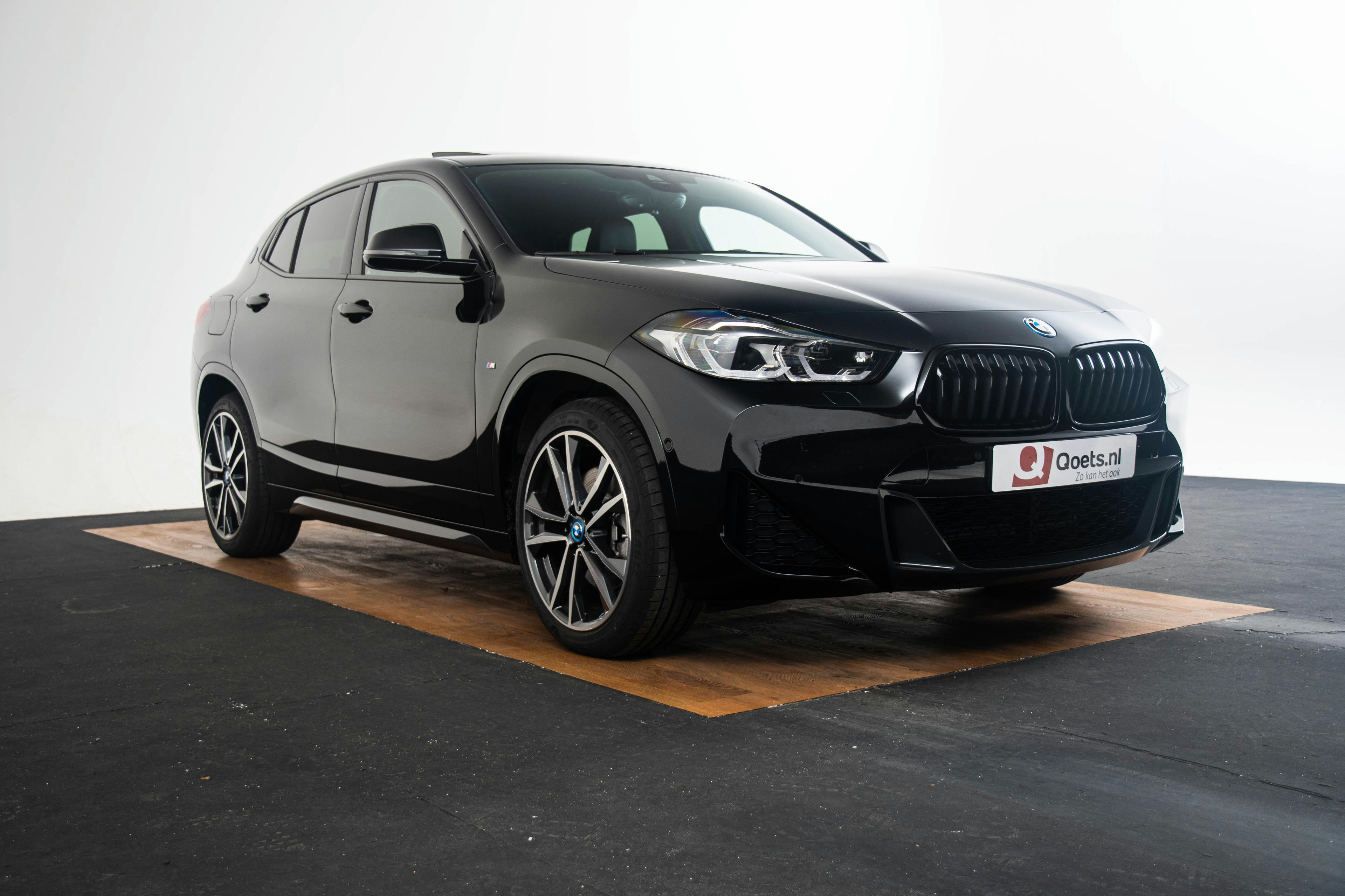 Car image 18