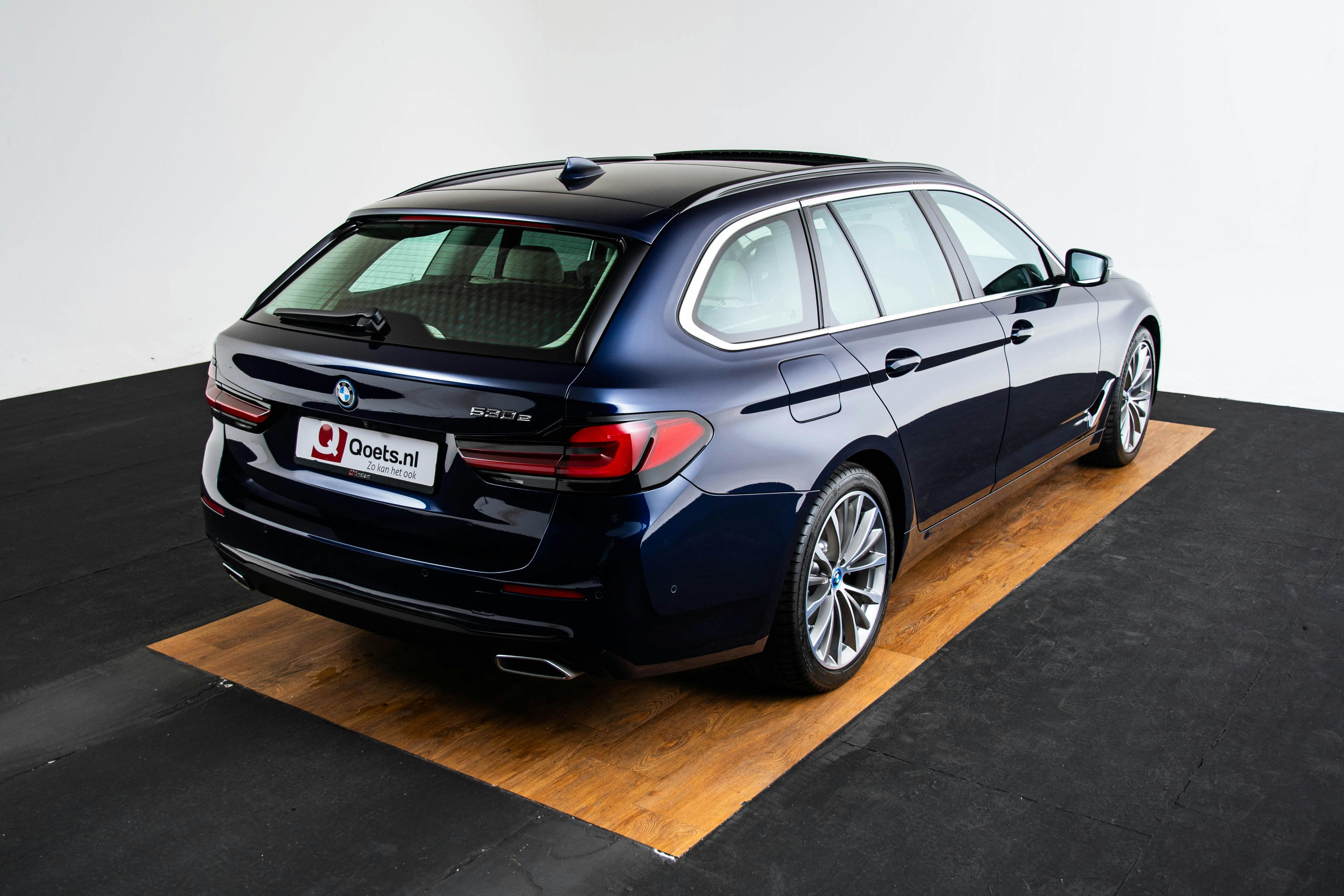 Car image 14