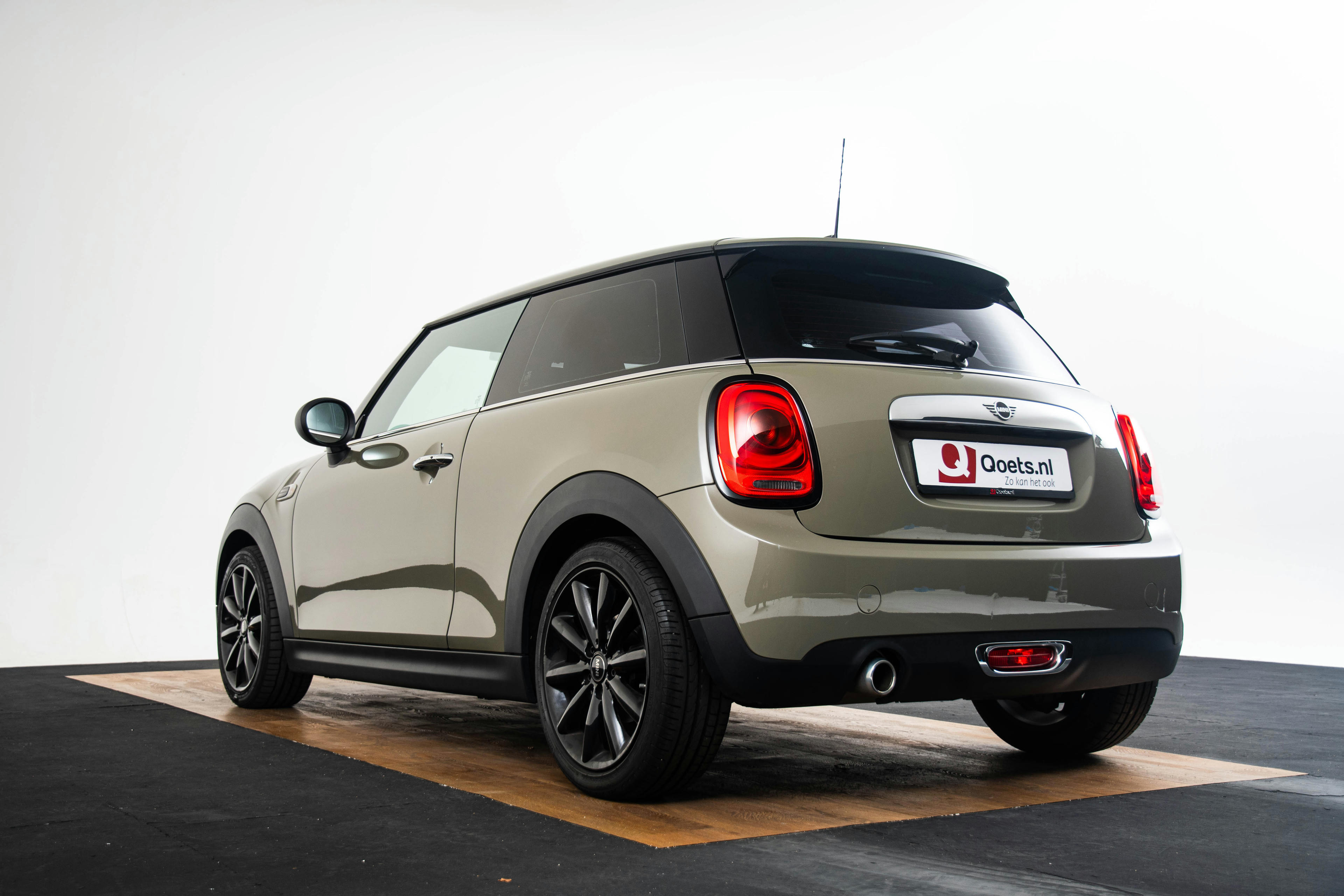 Car image 14