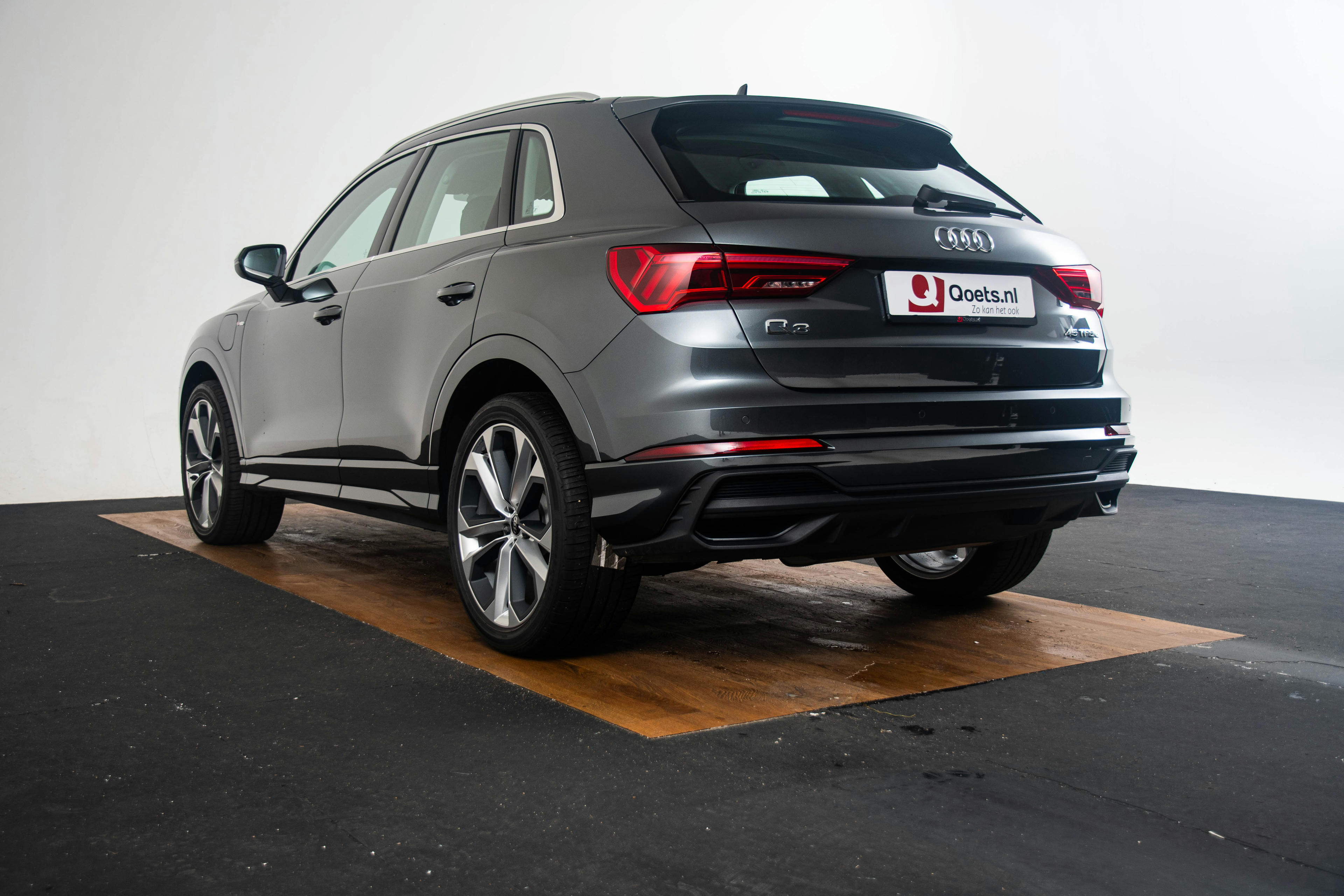Car image 15