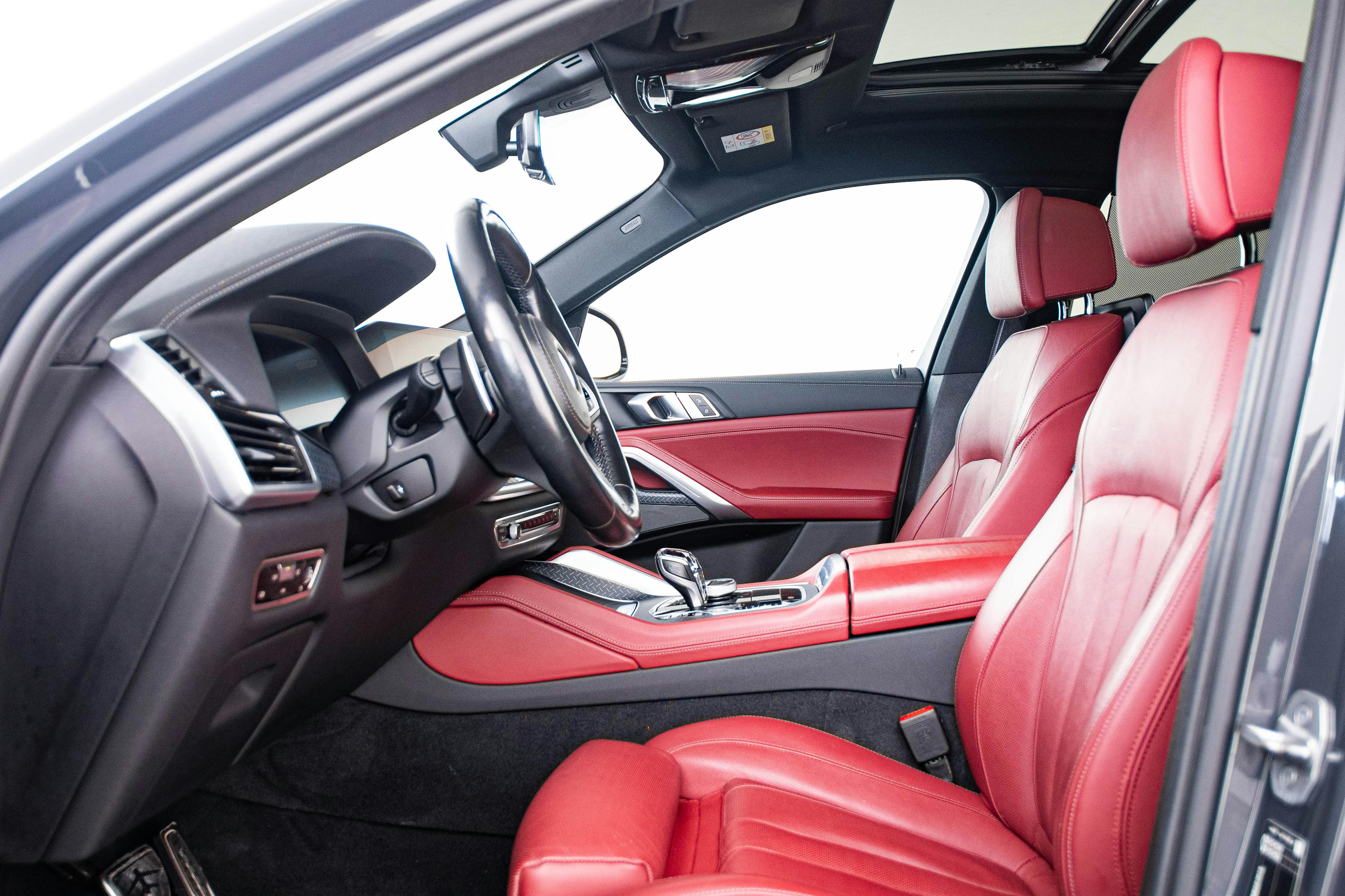 Car image 13