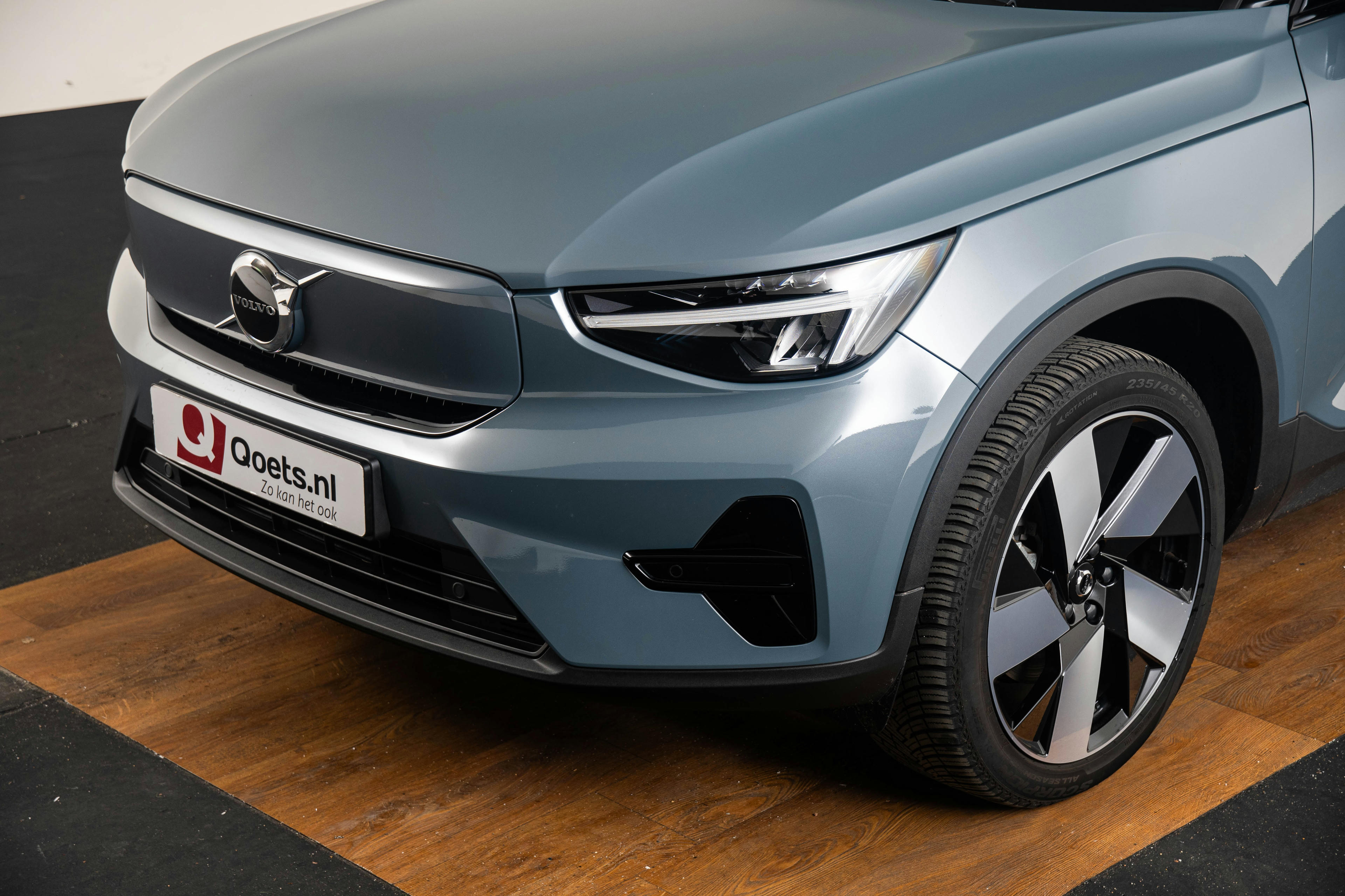 Car image 16