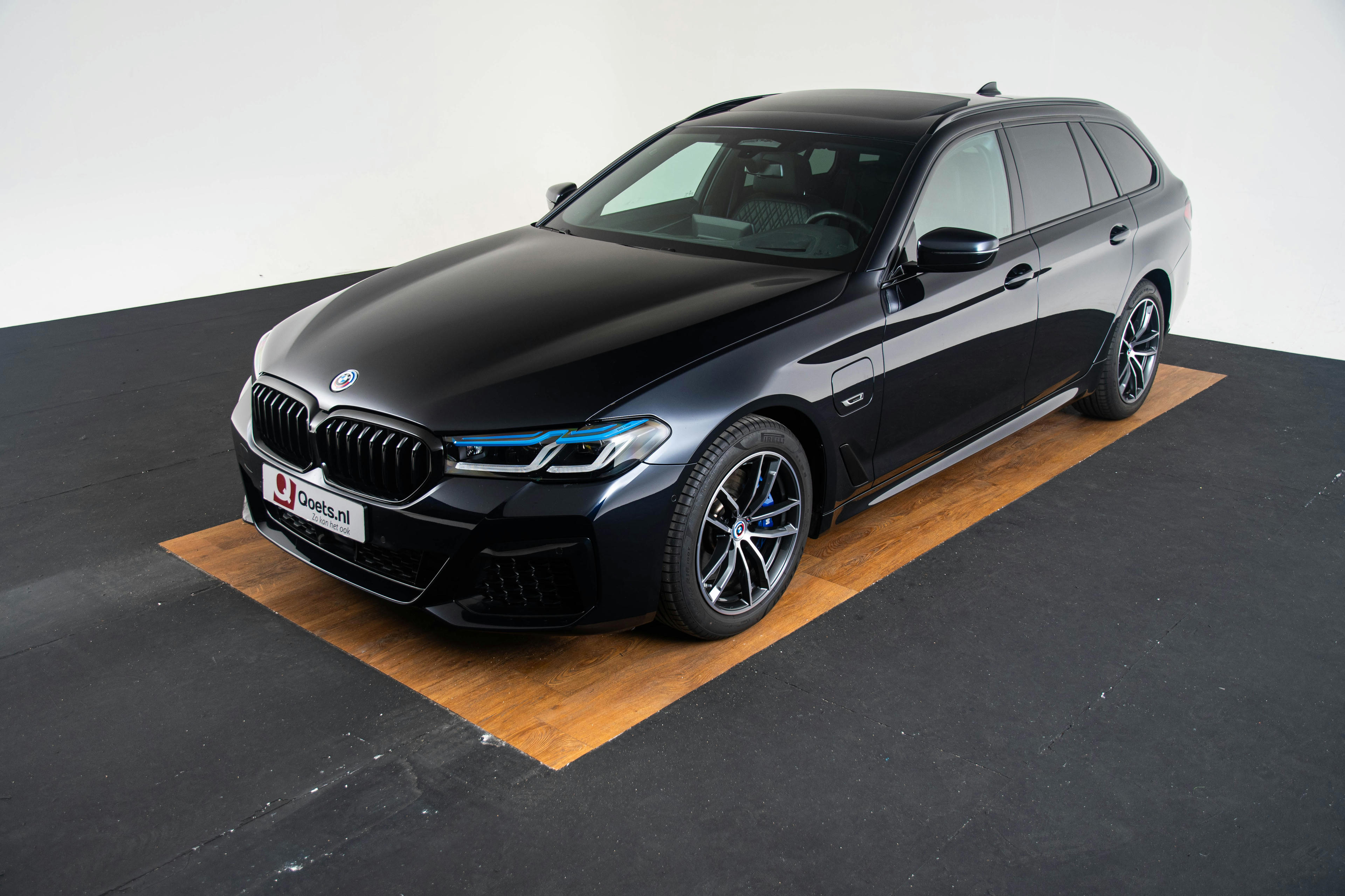 Car image 13