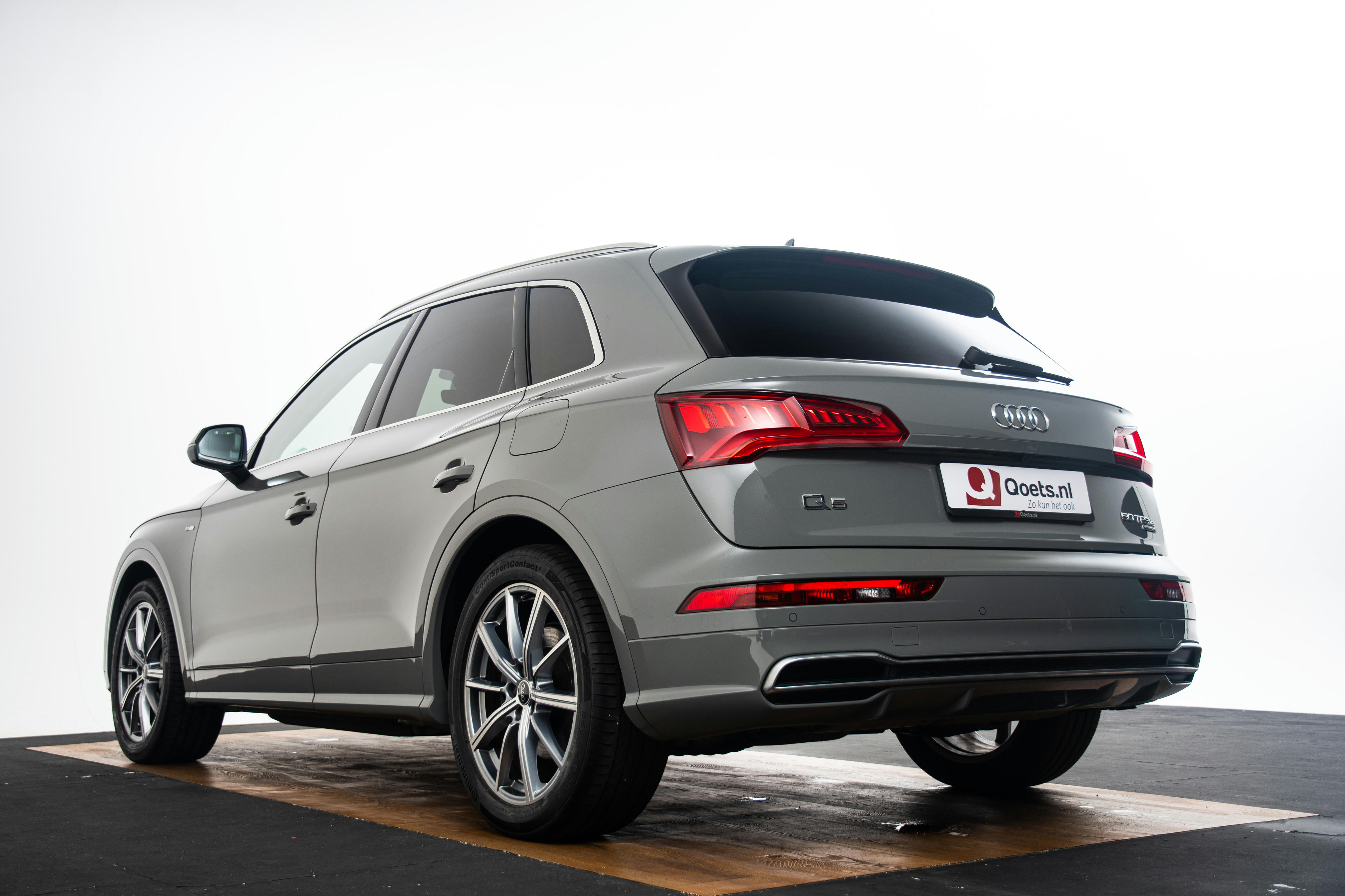 Car image 14