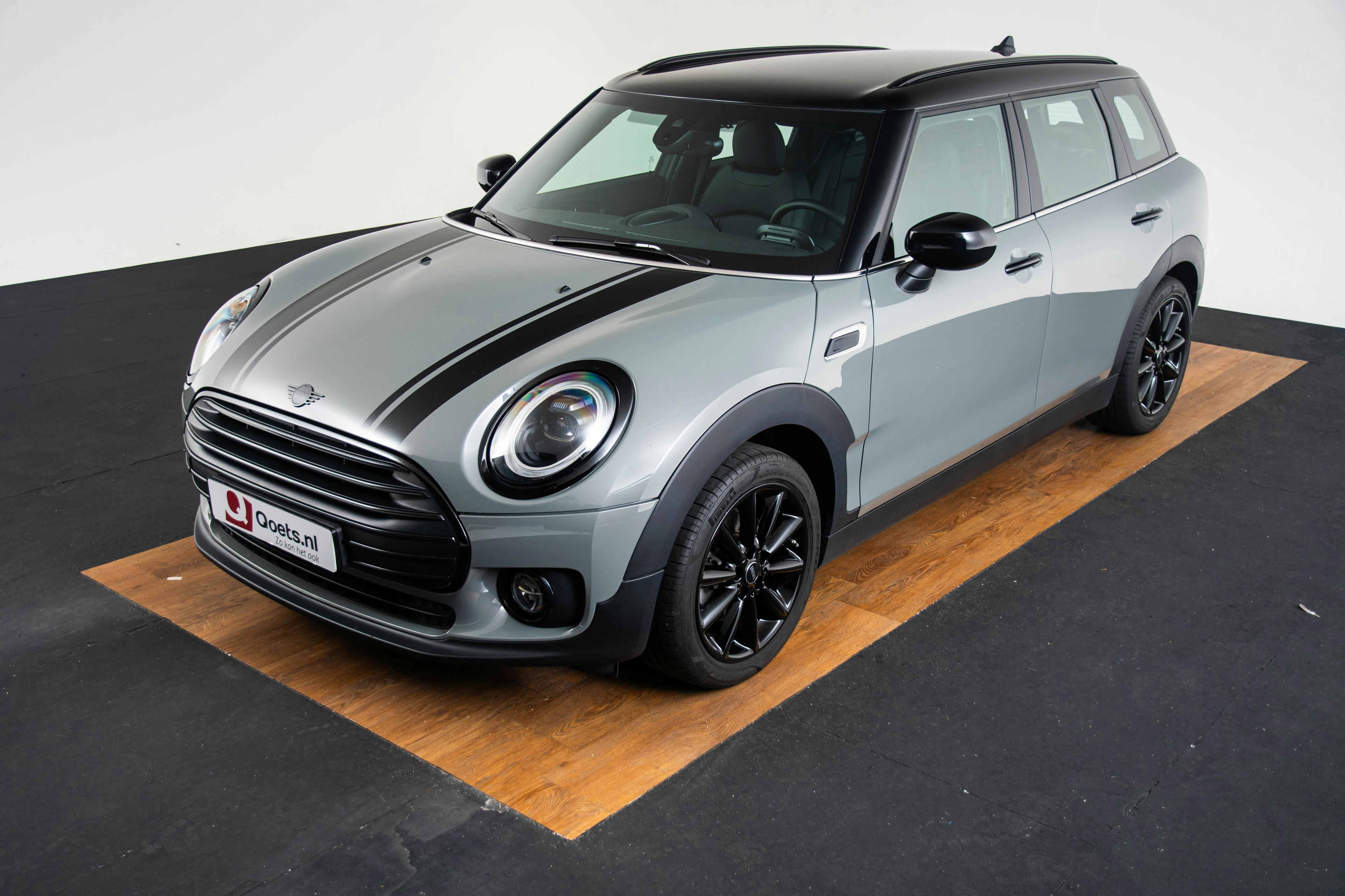 Car image 18