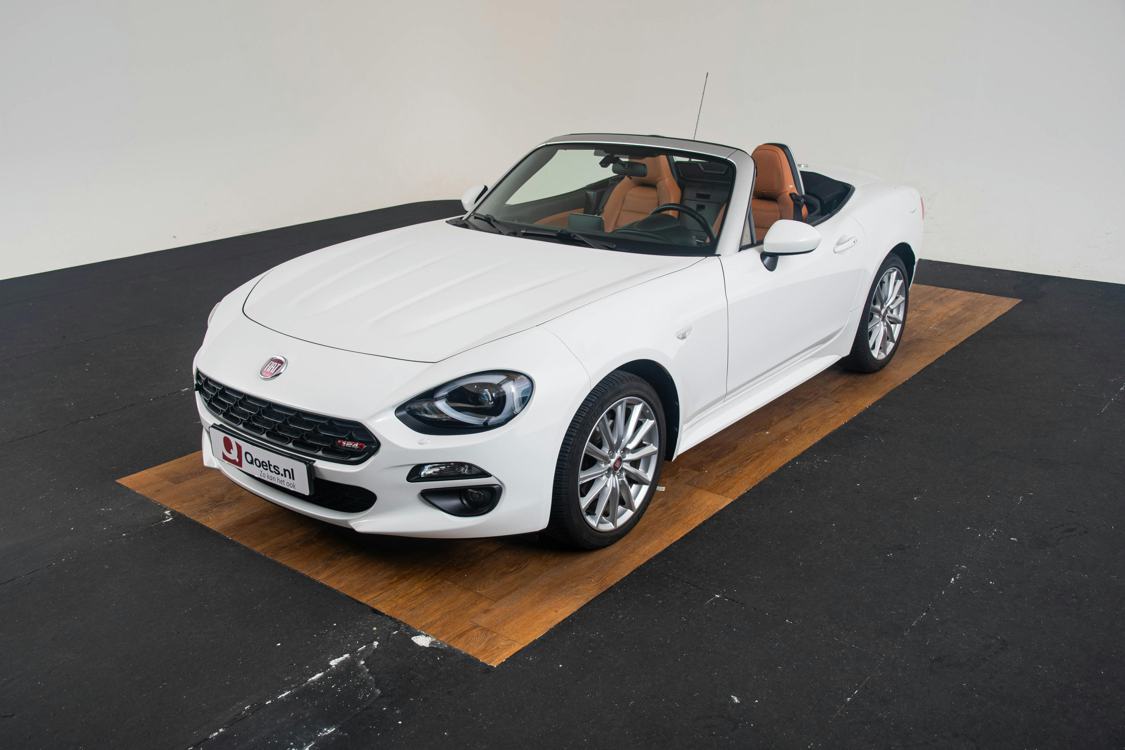 Car image 16