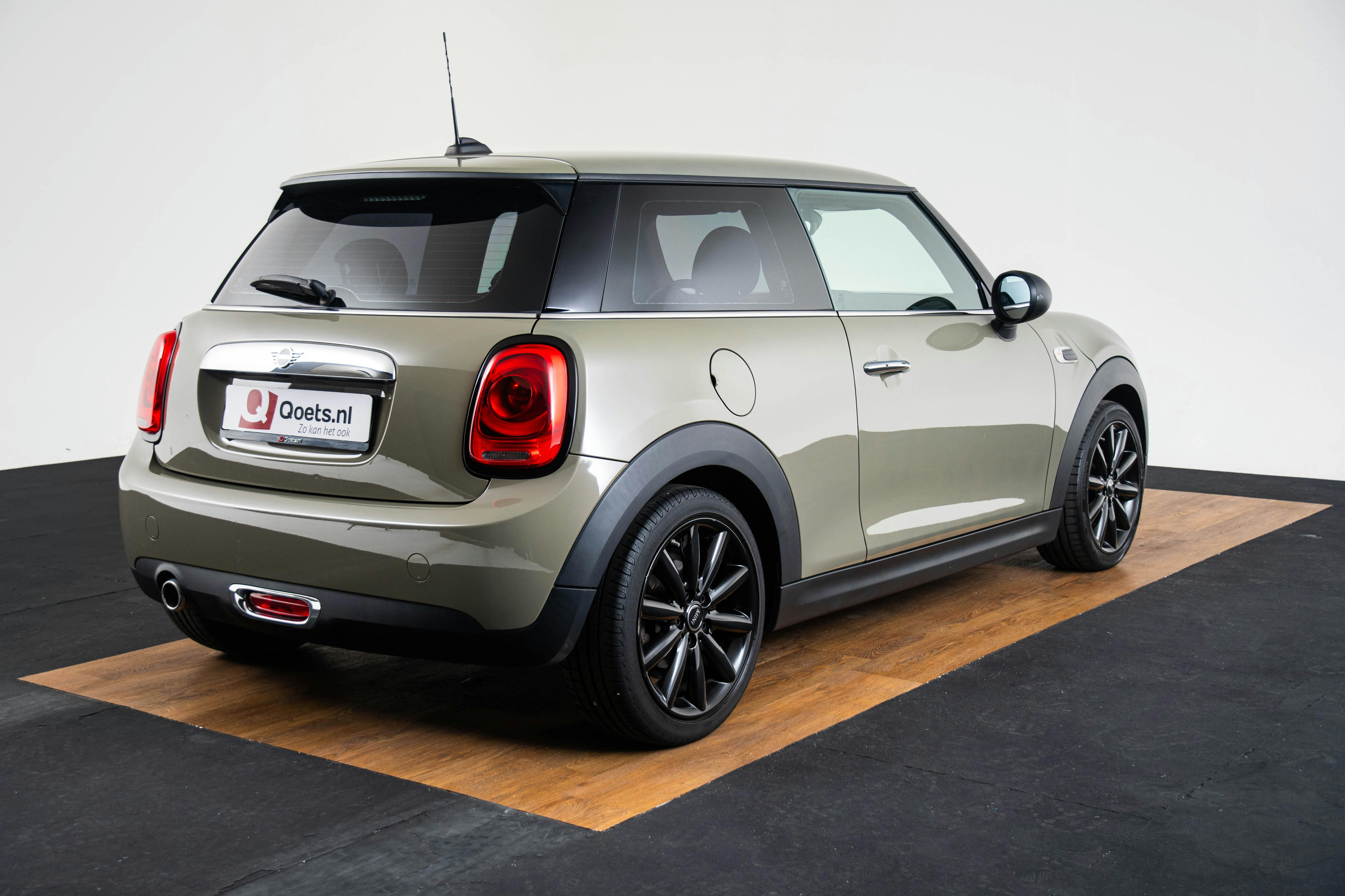 Car image 16