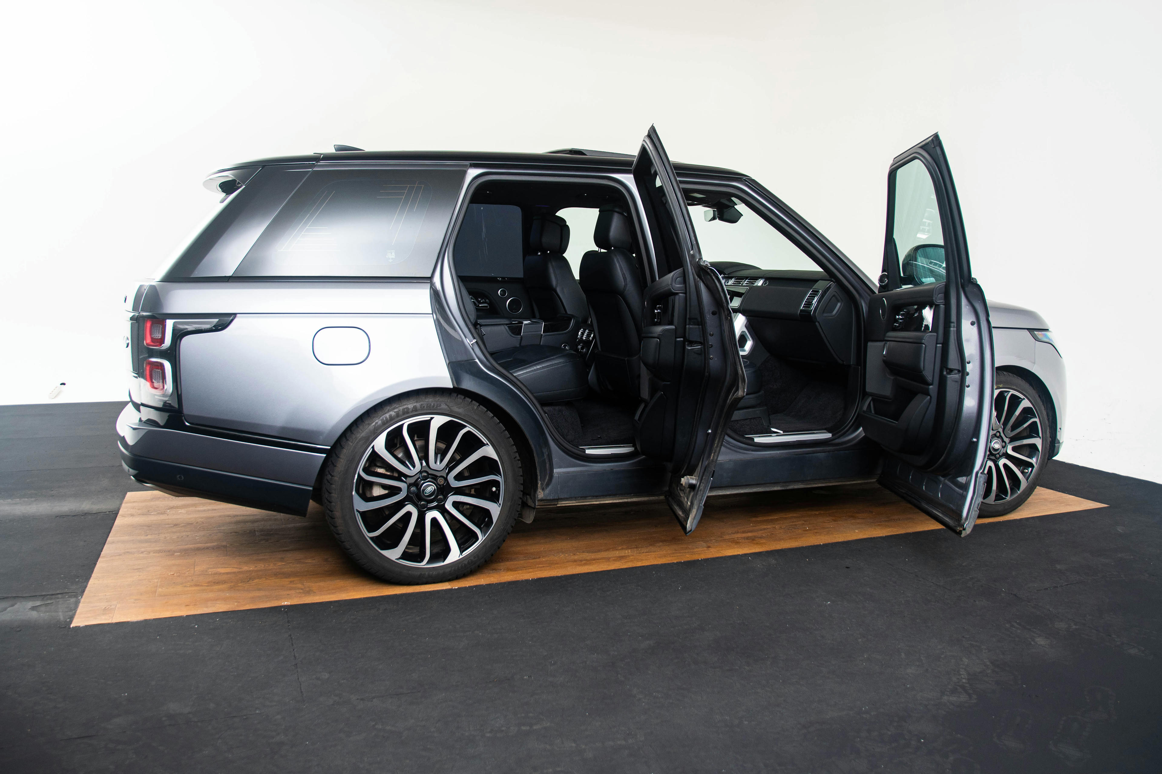 Car image 17