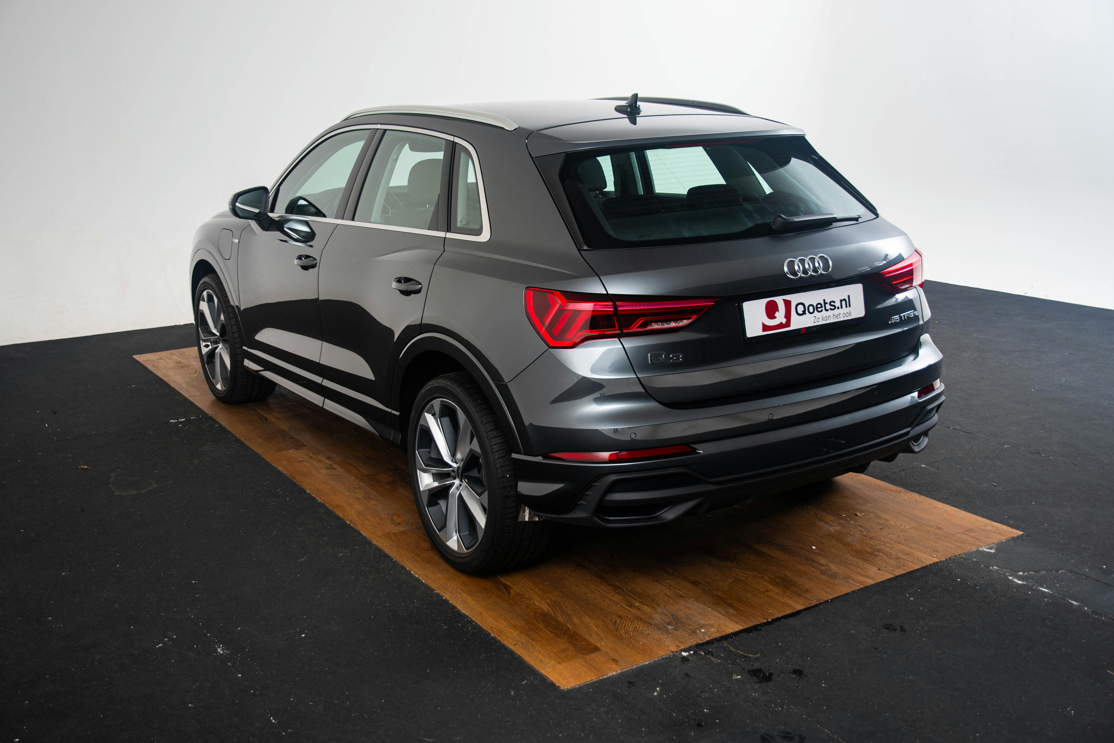 Car image 18