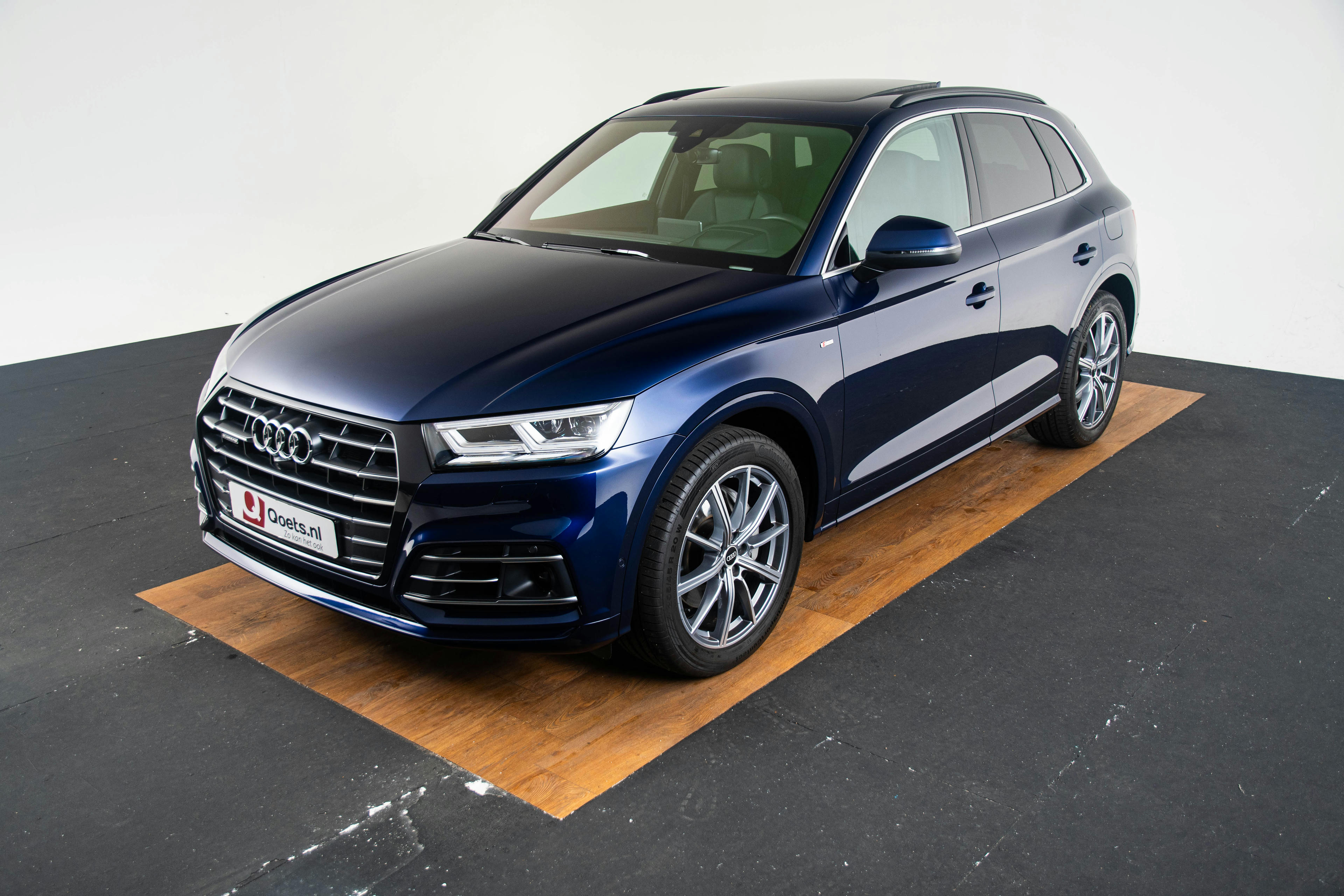 Car image 18