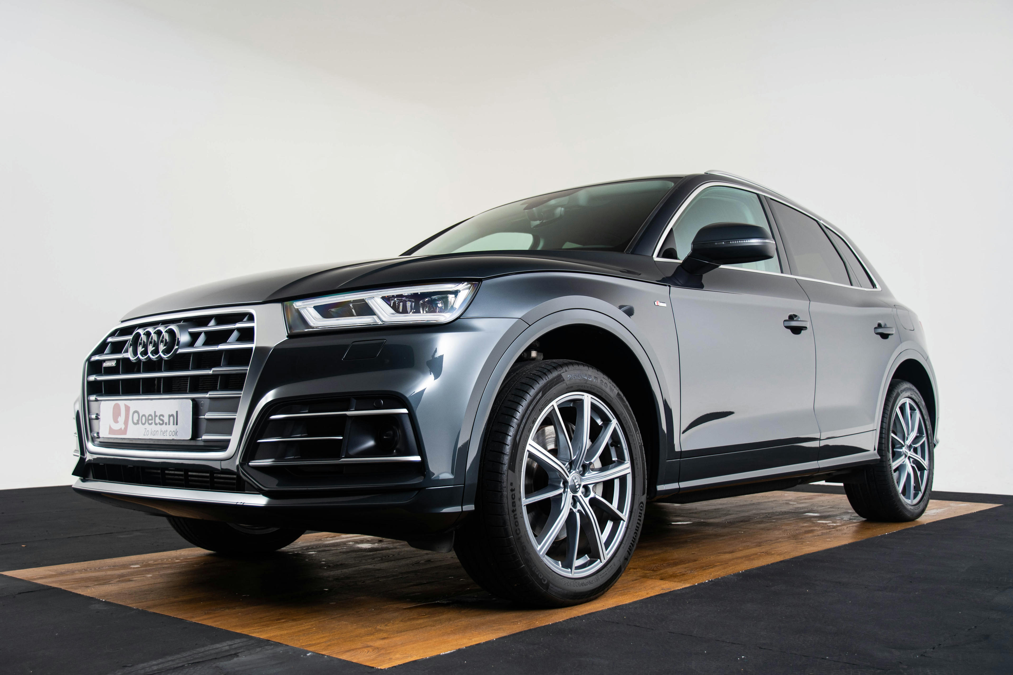 Car image 18
