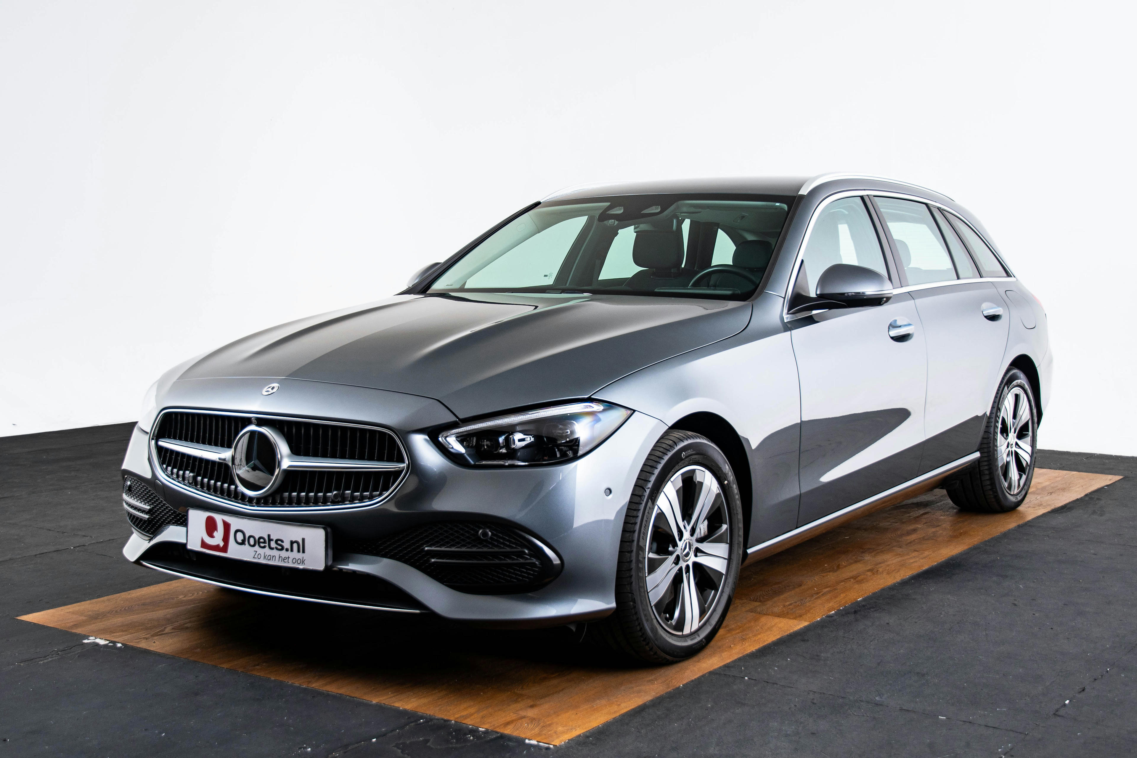 Car image 18