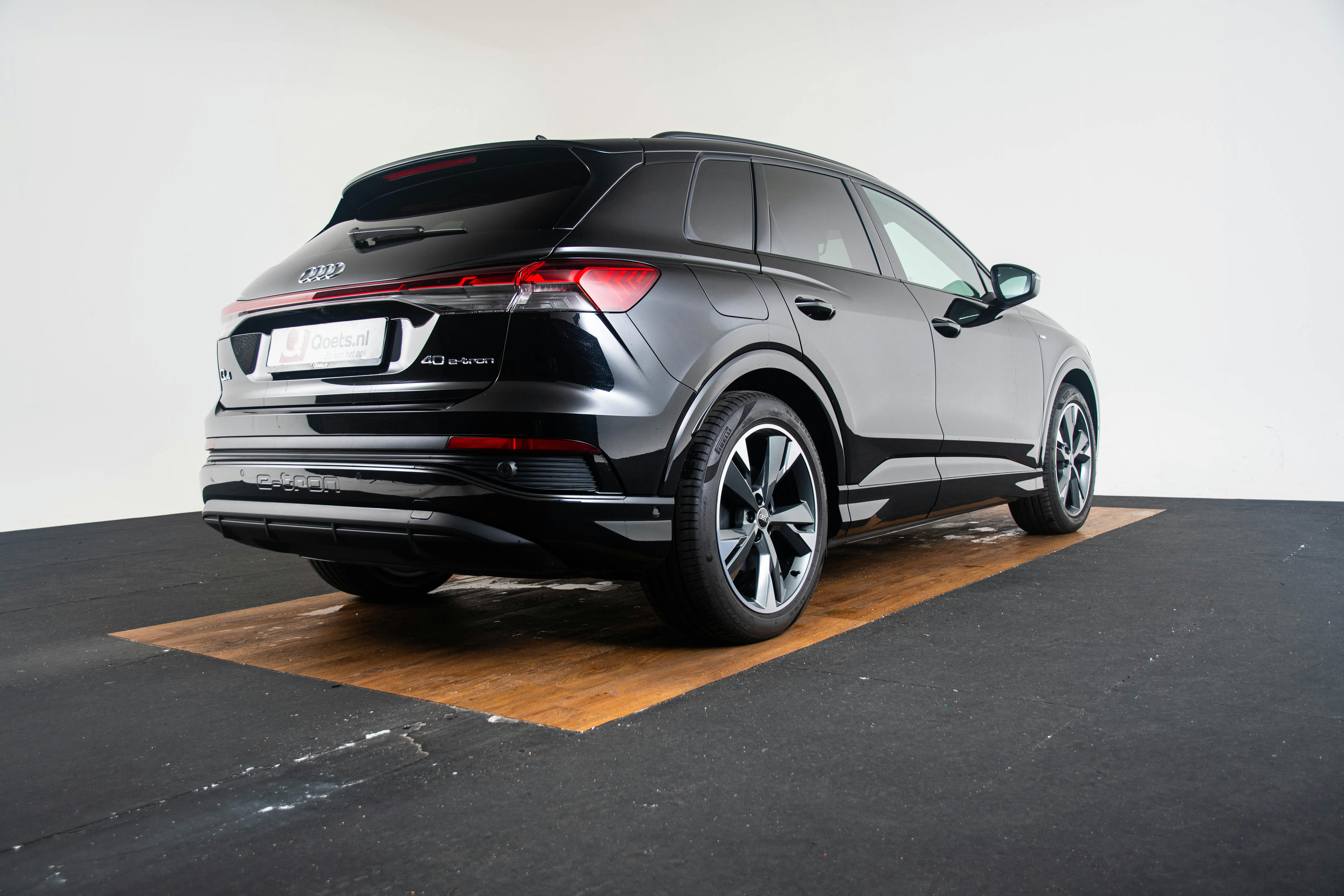 Car image 18