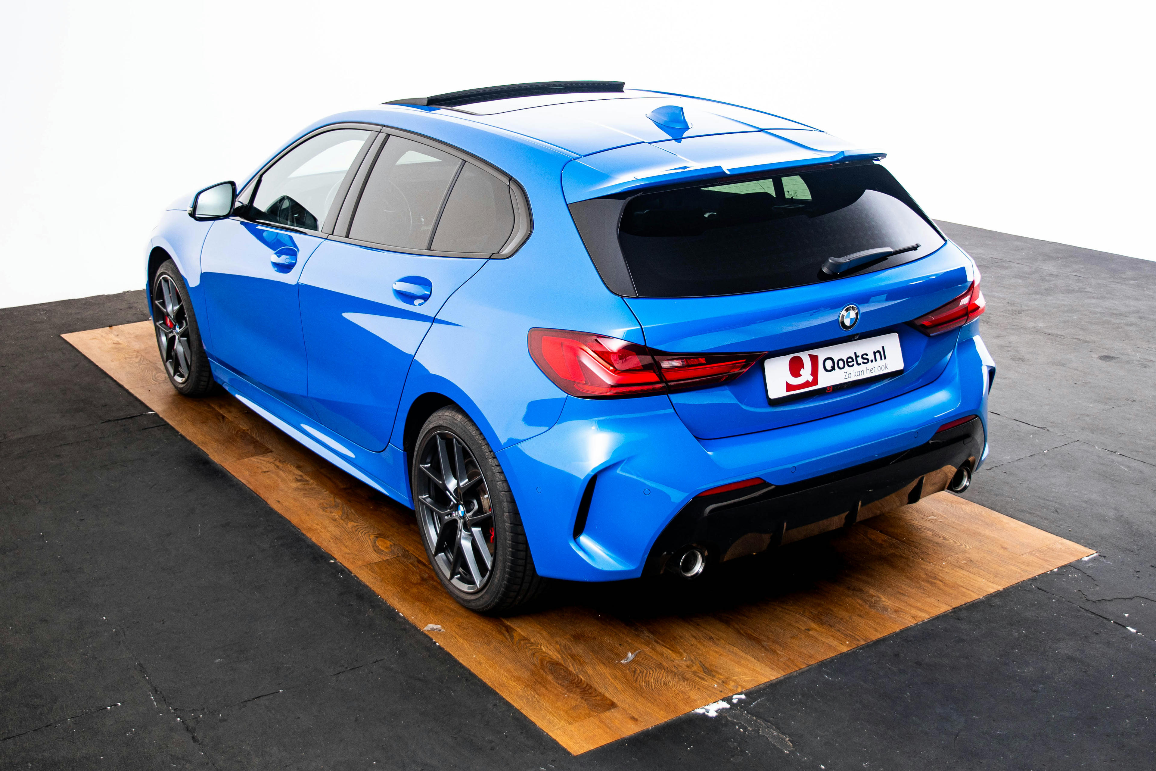 Car image 16
