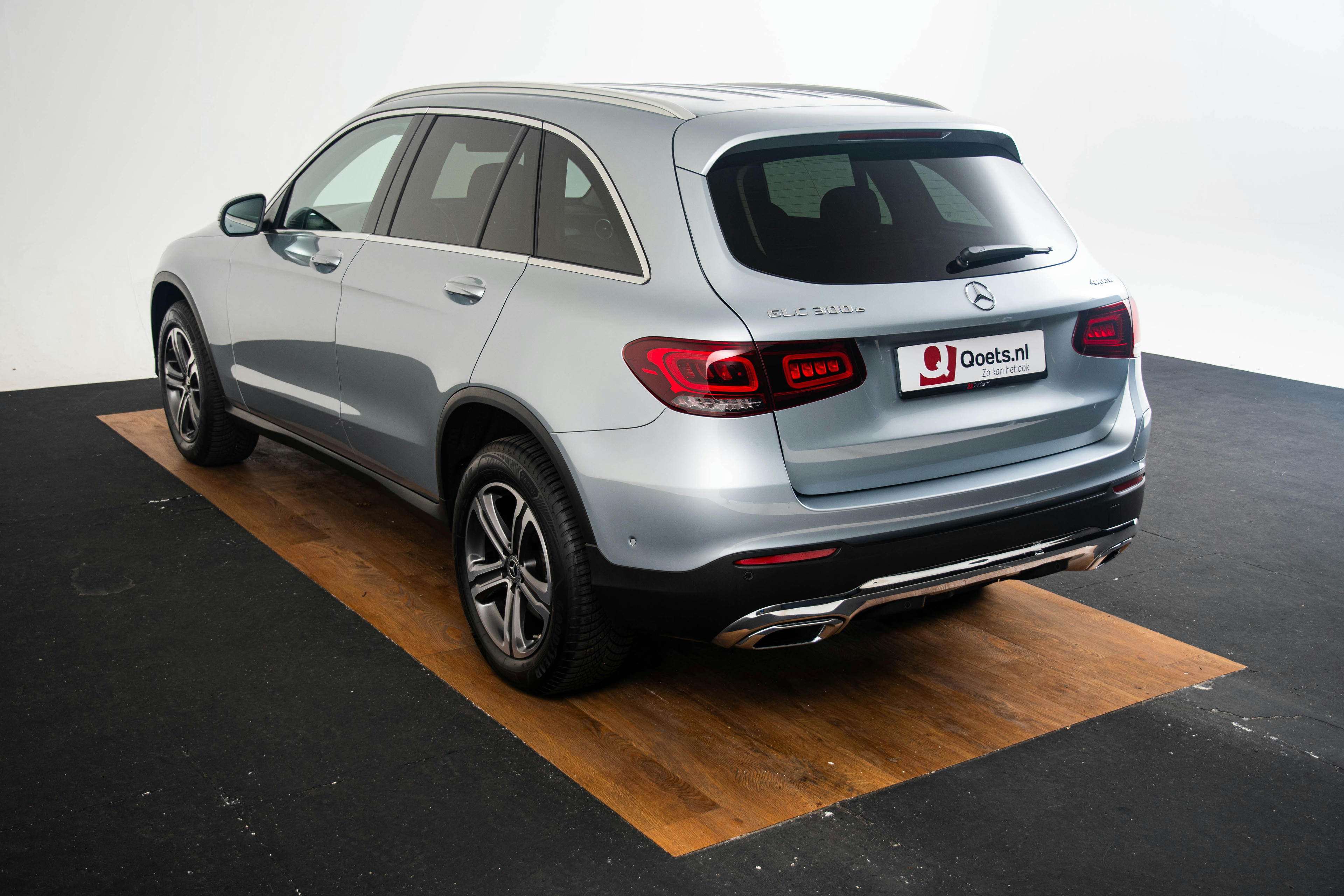 Car image 18