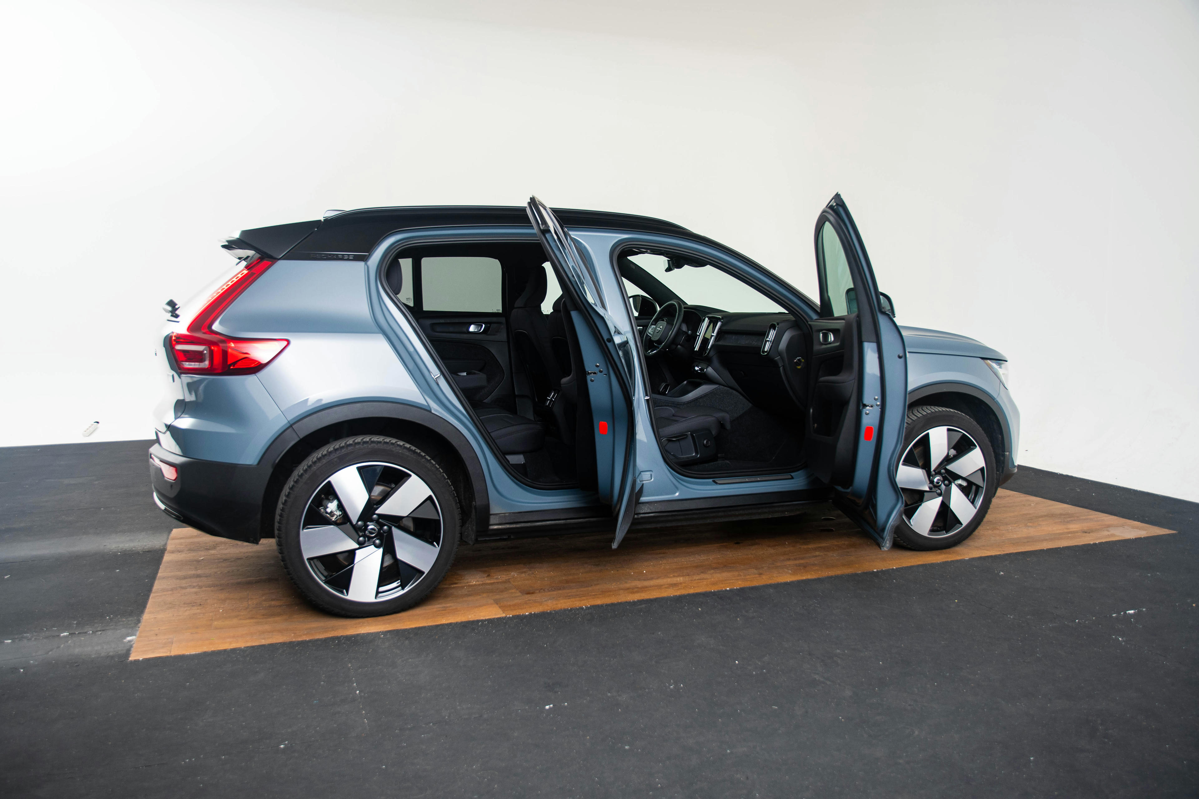 Car image 17
