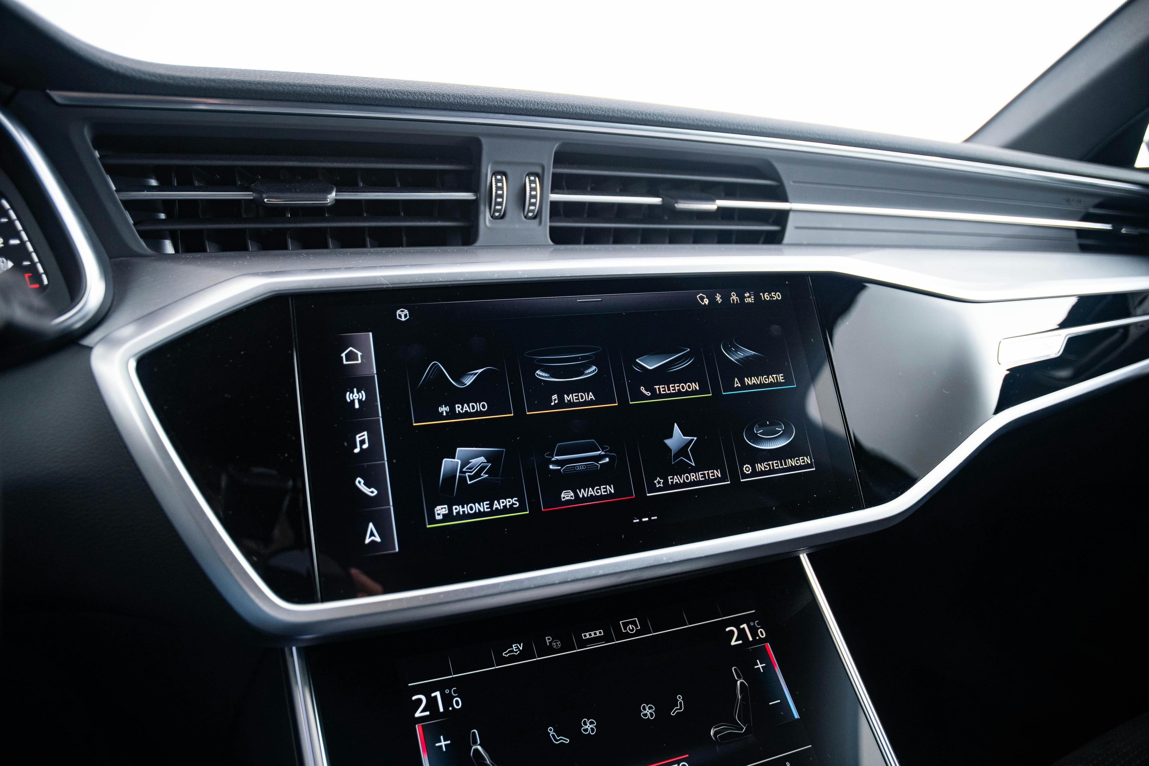 Car image 17