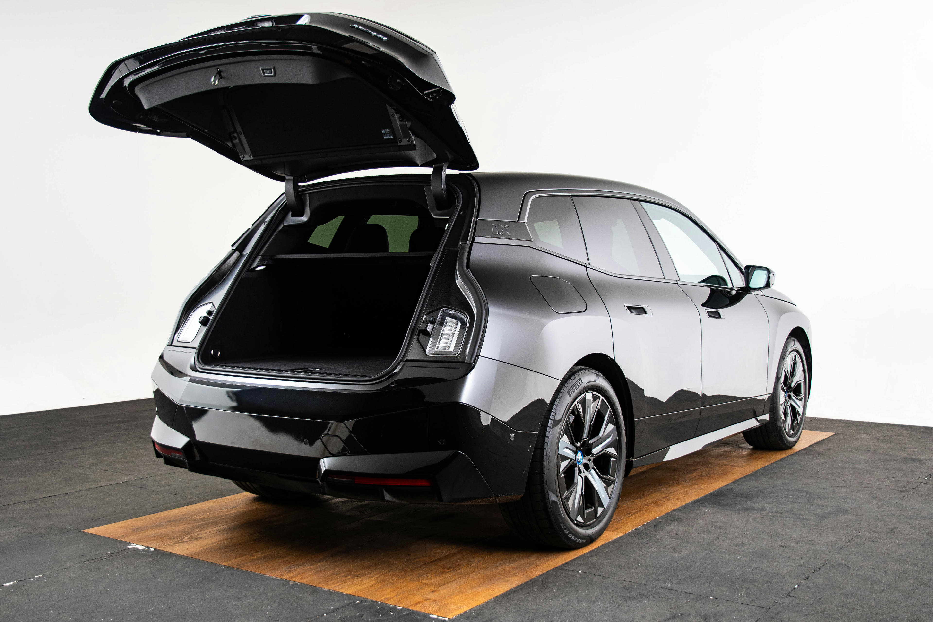 Car image 13