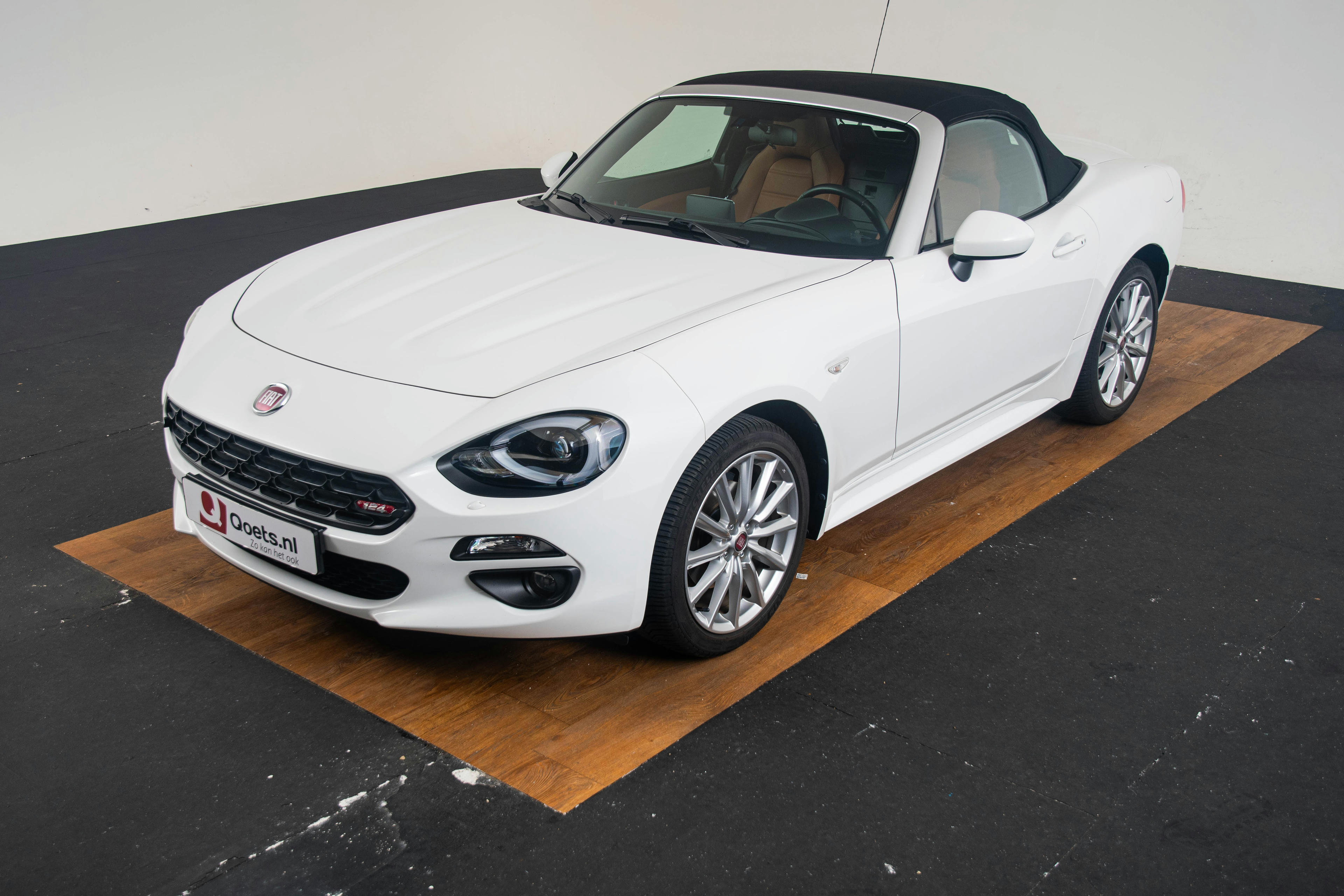 Car image 18