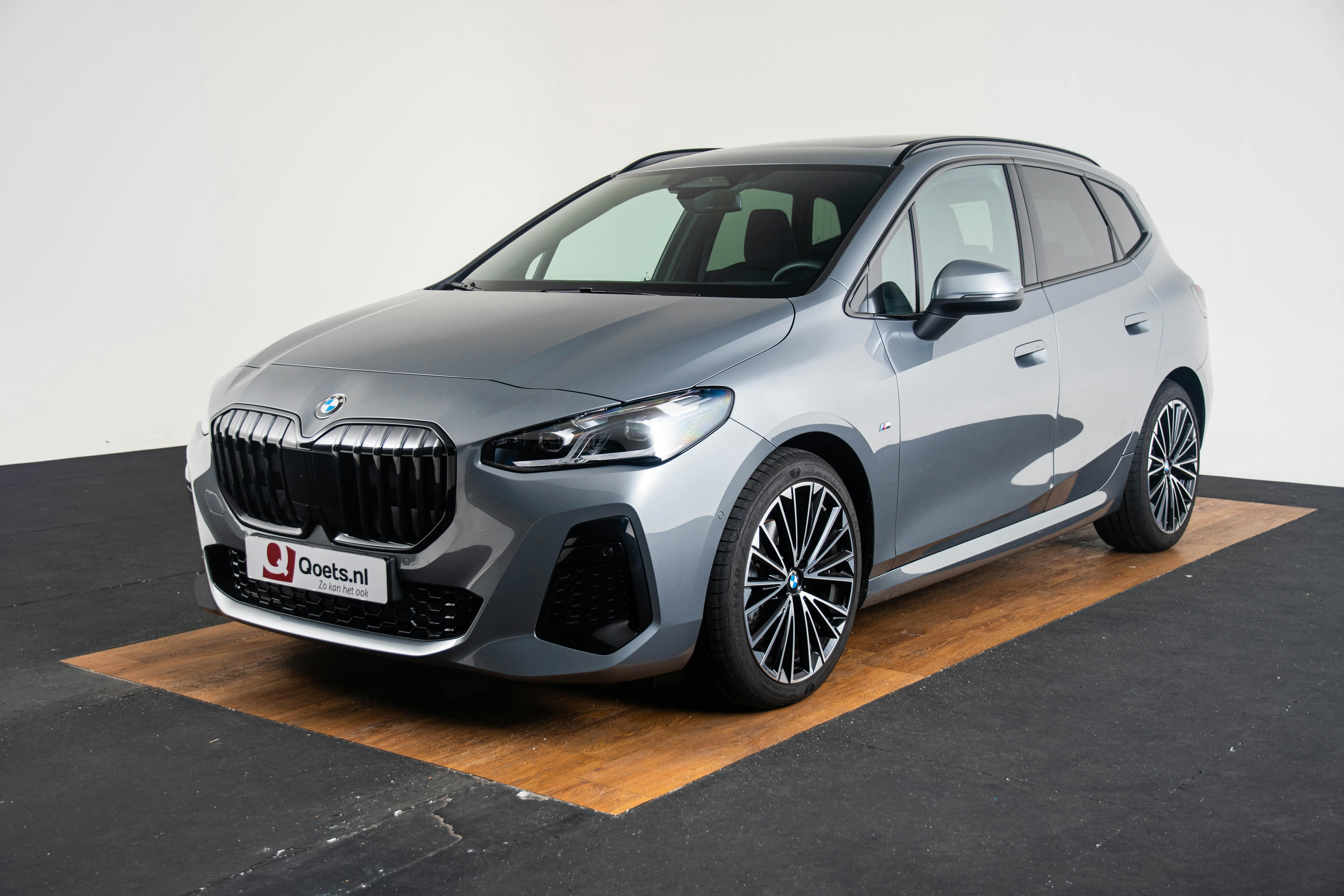 Car image 16