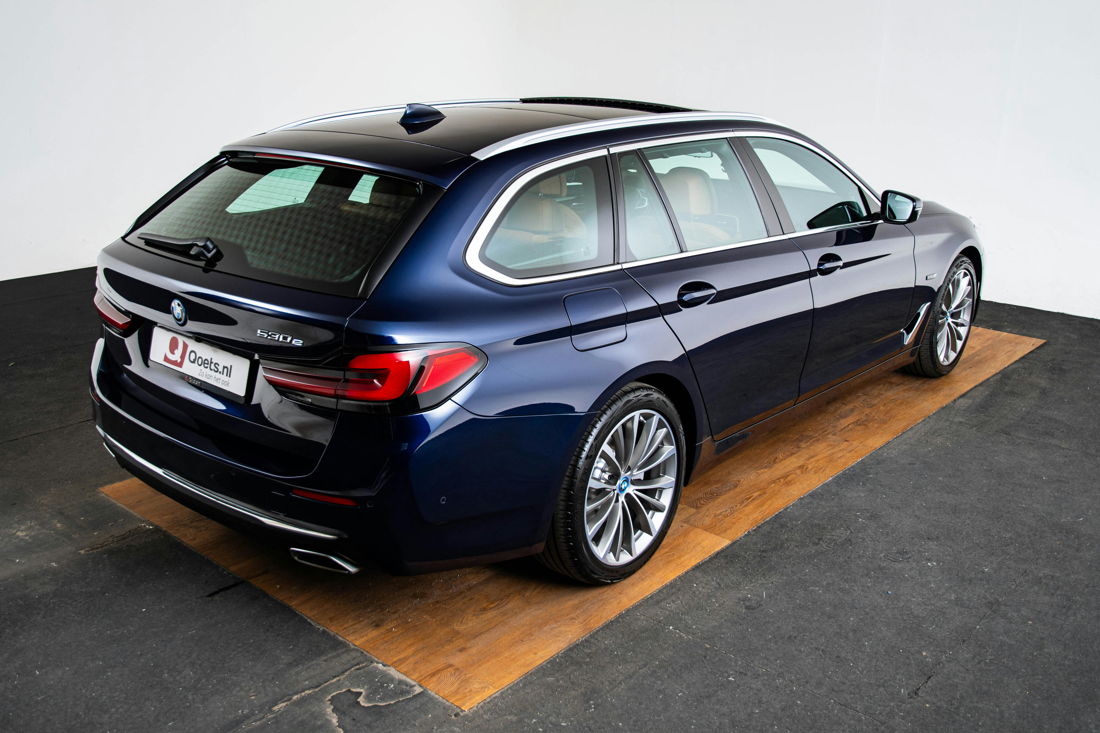 Car image 16