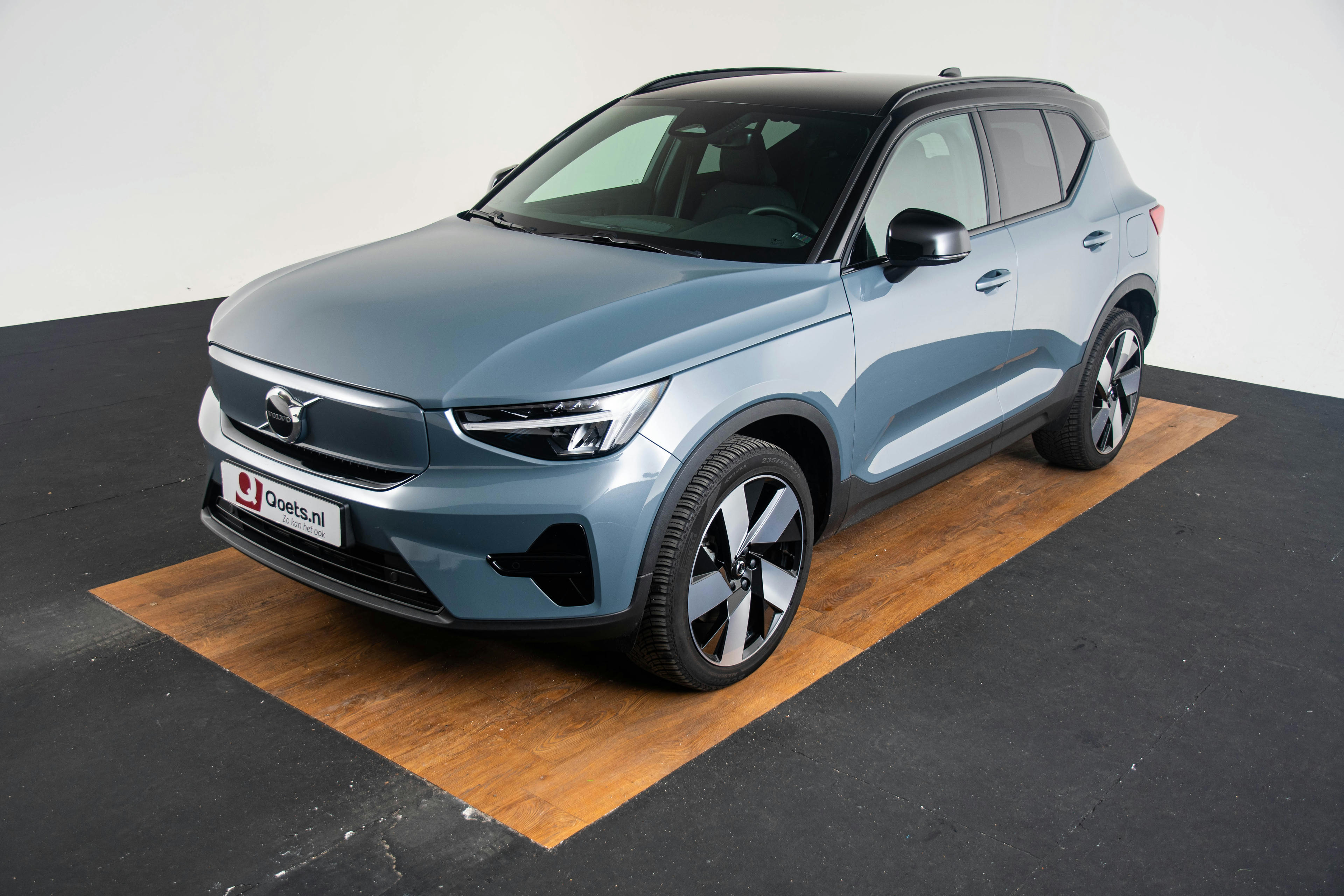 Car image 18