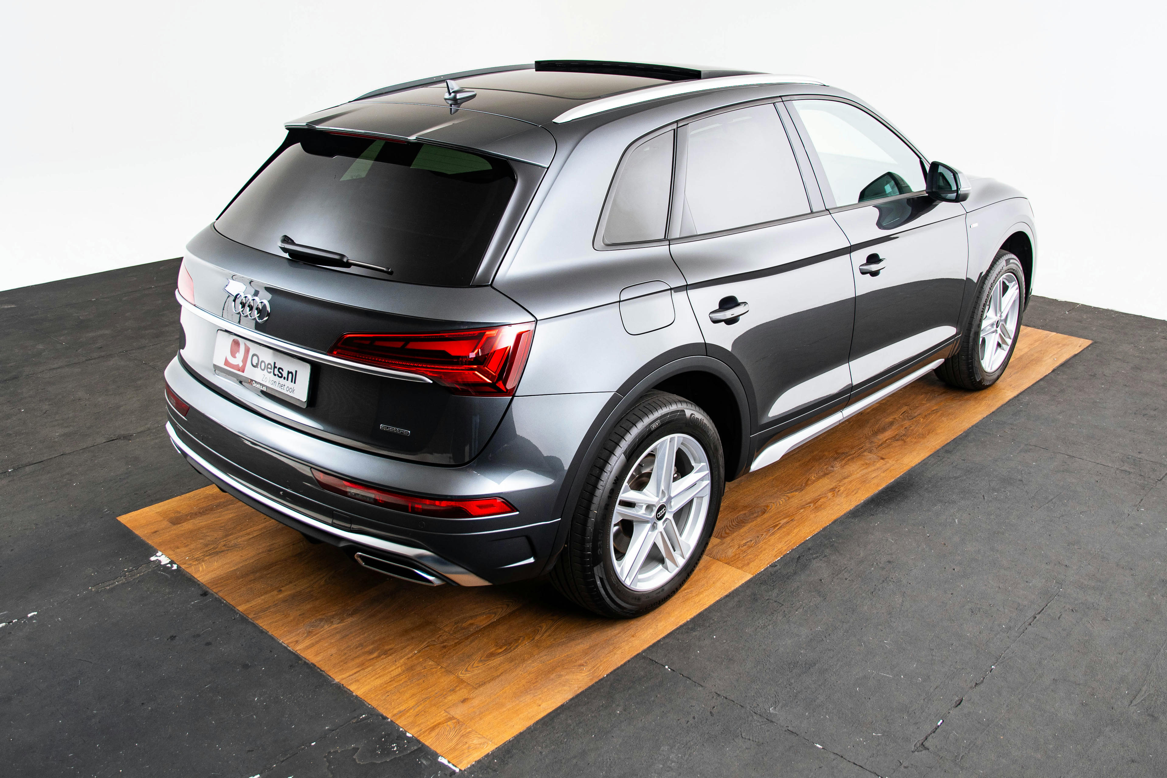 Car image 9