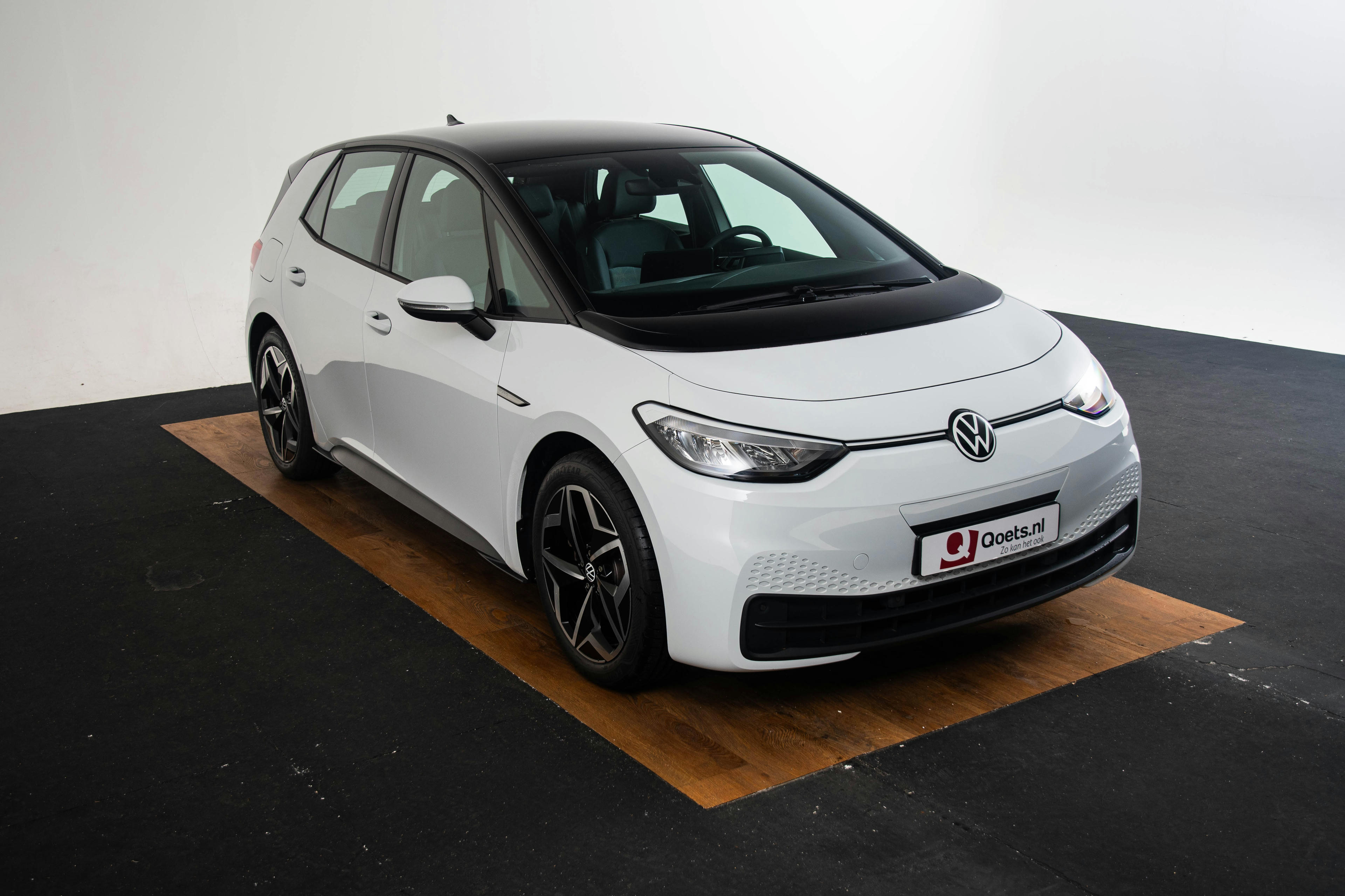 Car image 16