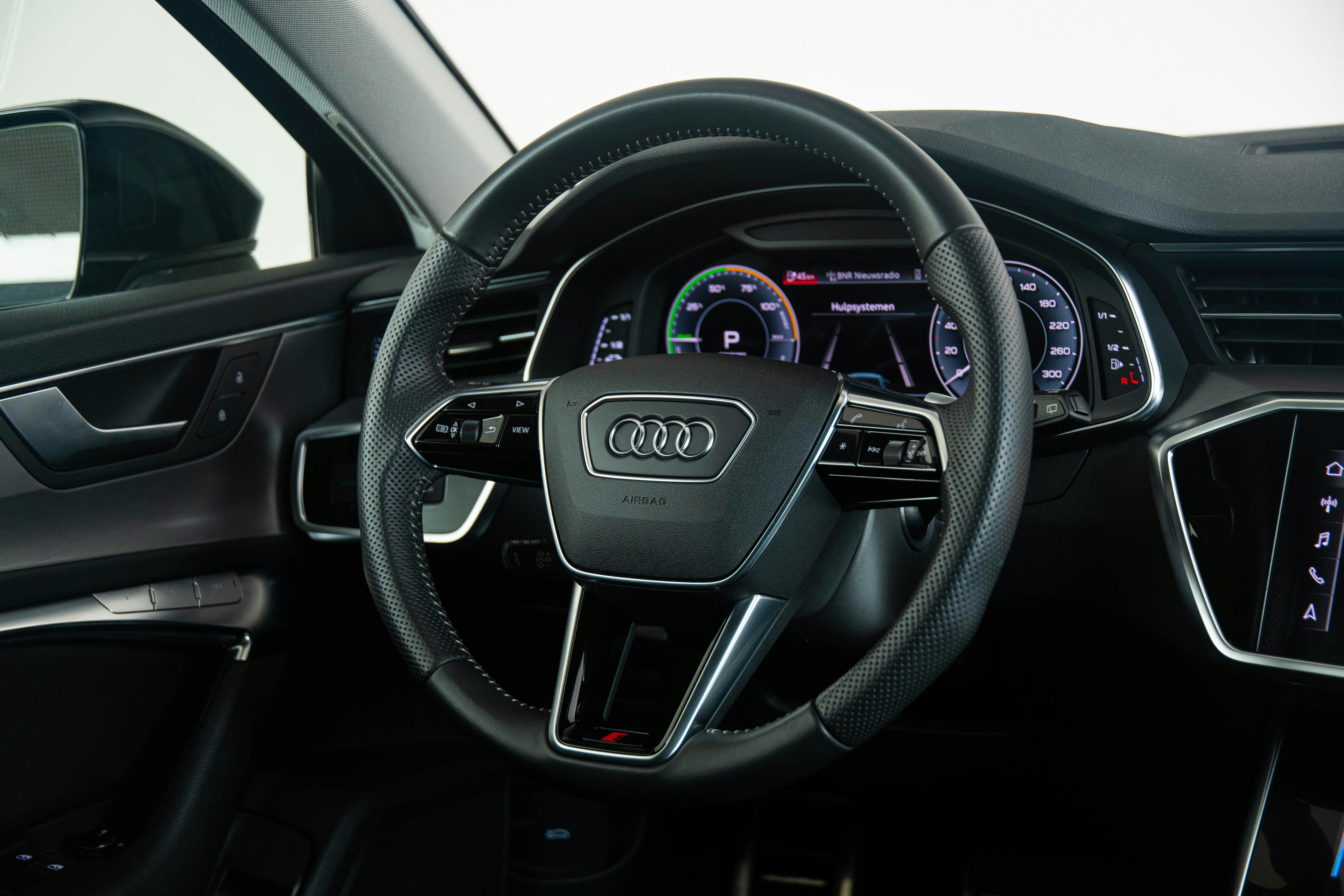 Car image 17