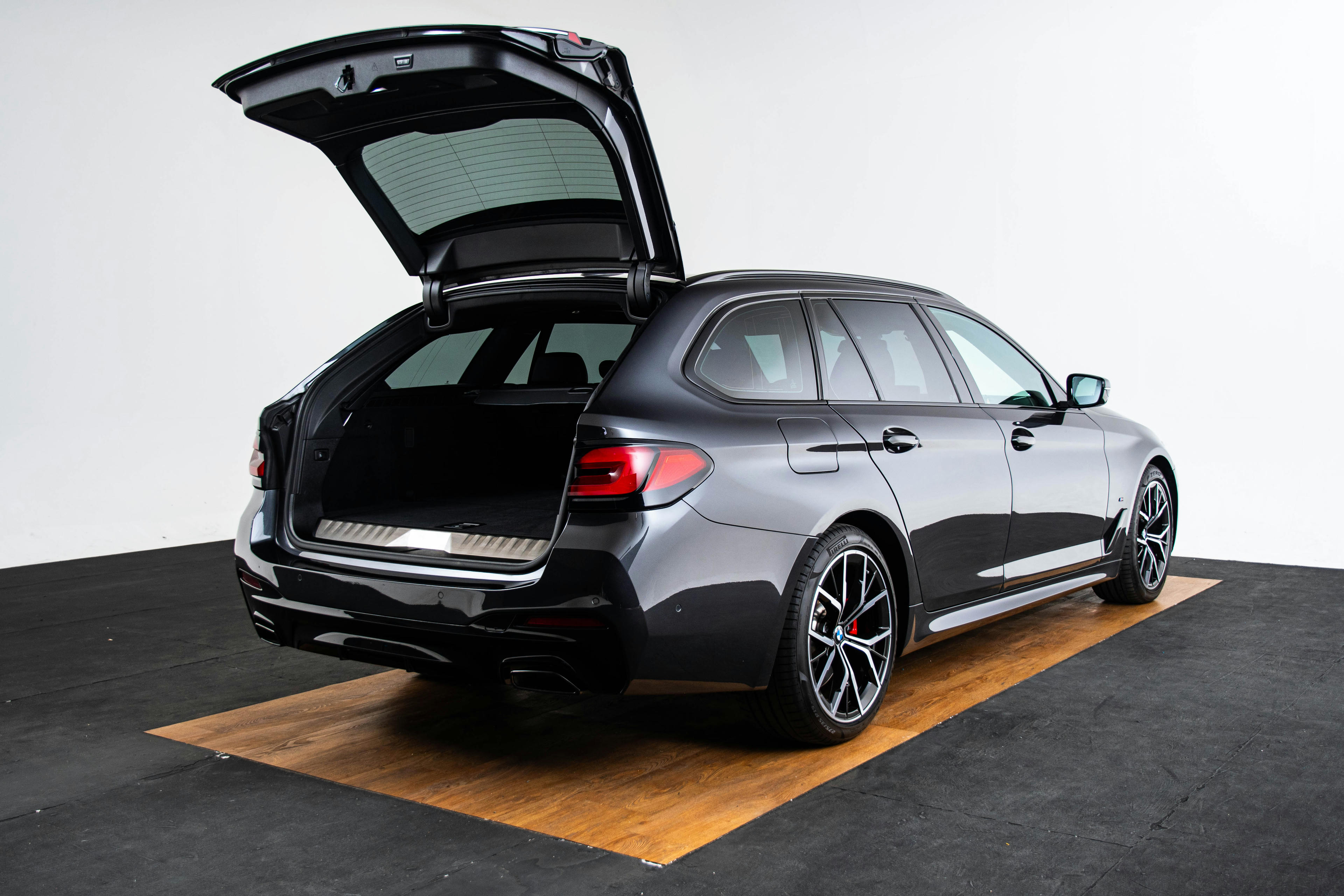 Car image 18