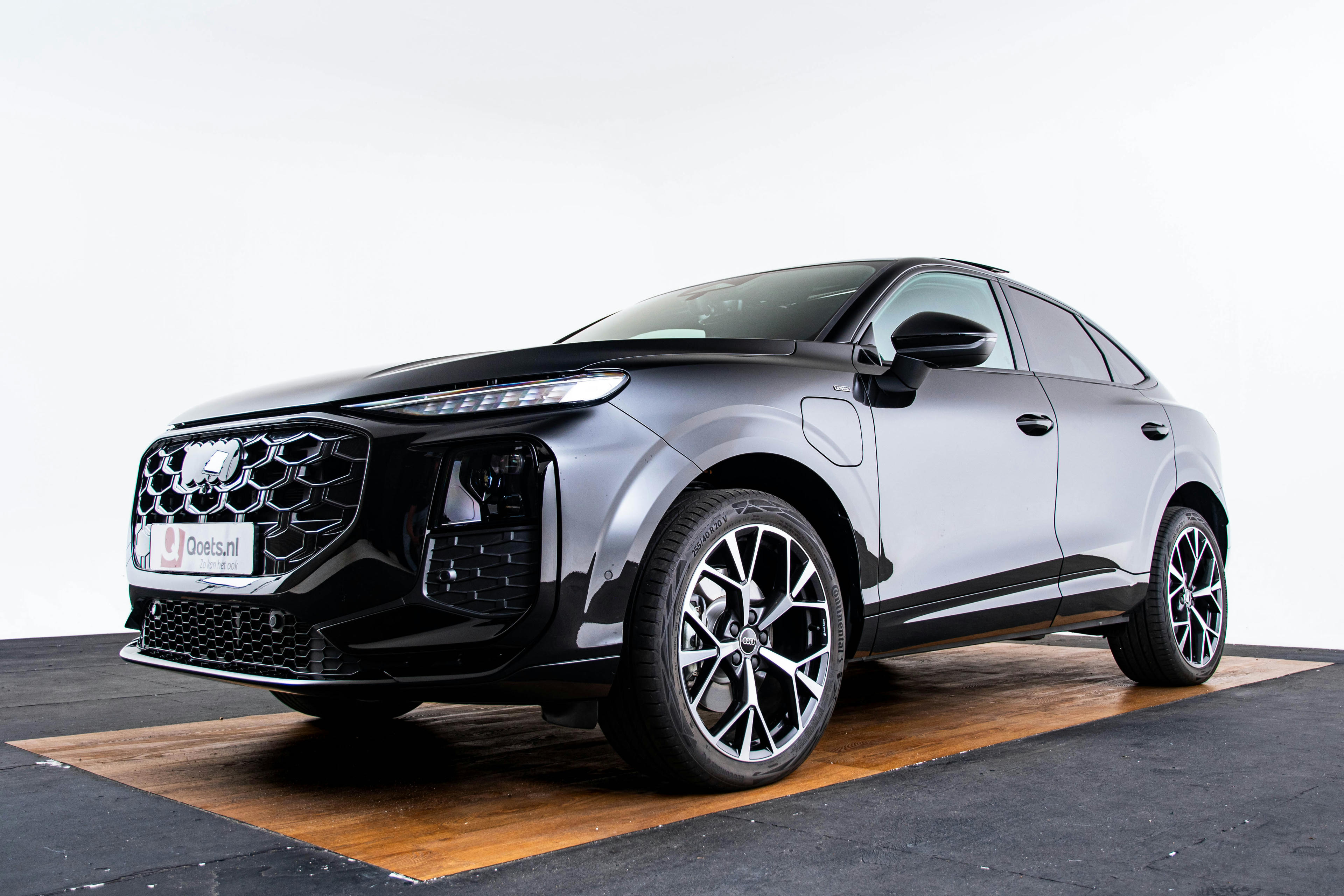 Car image 18