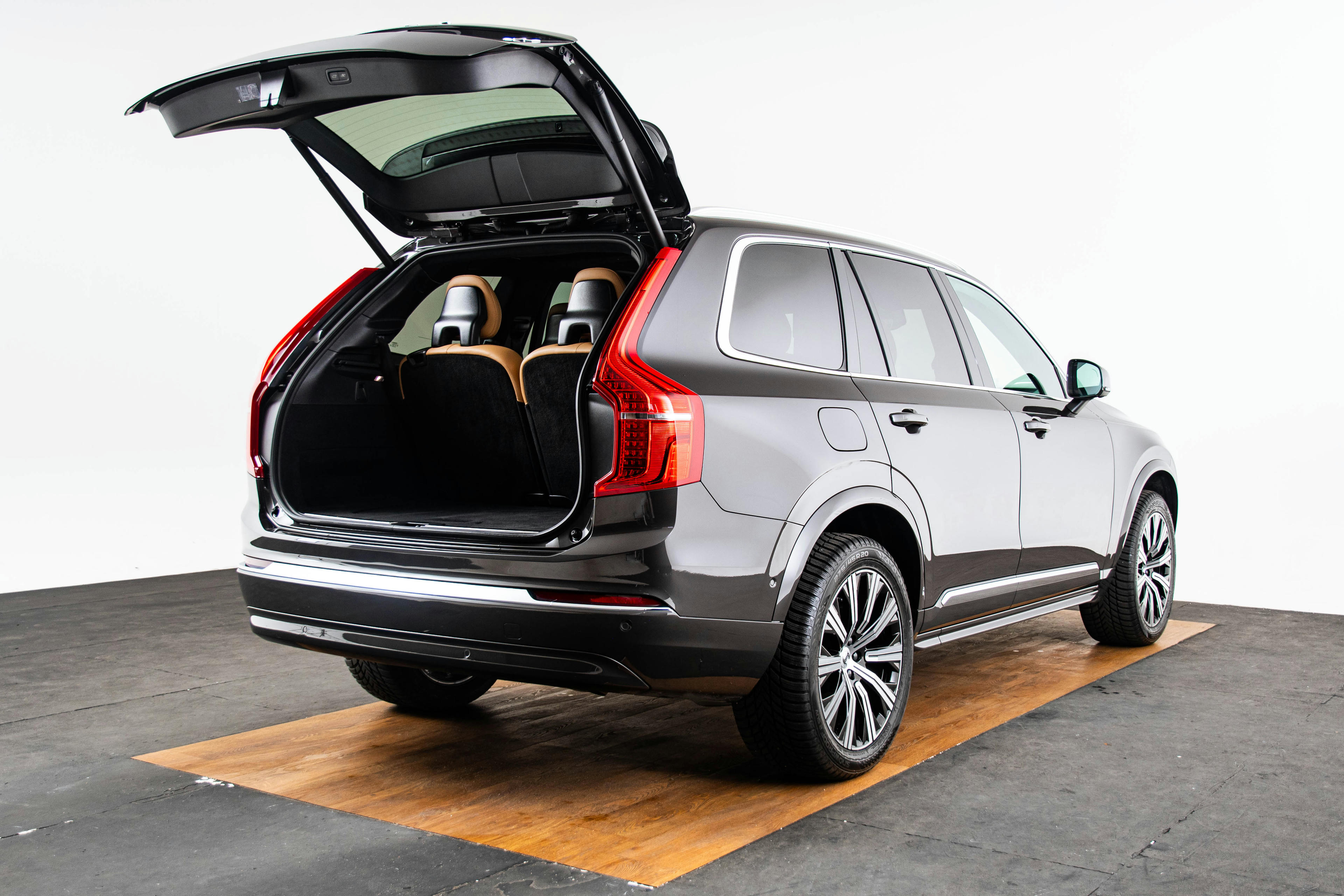 Car image 14