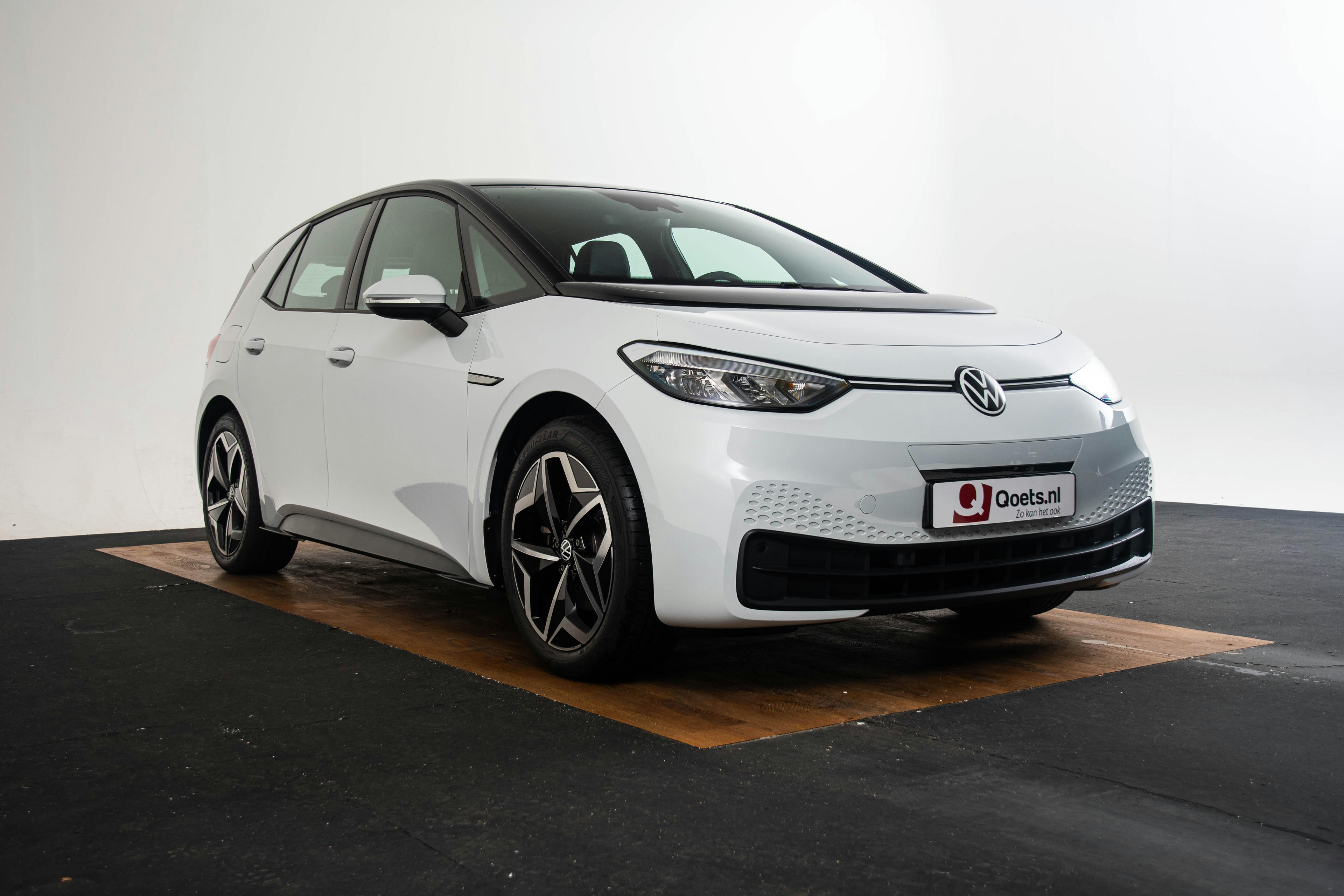 Car image 18