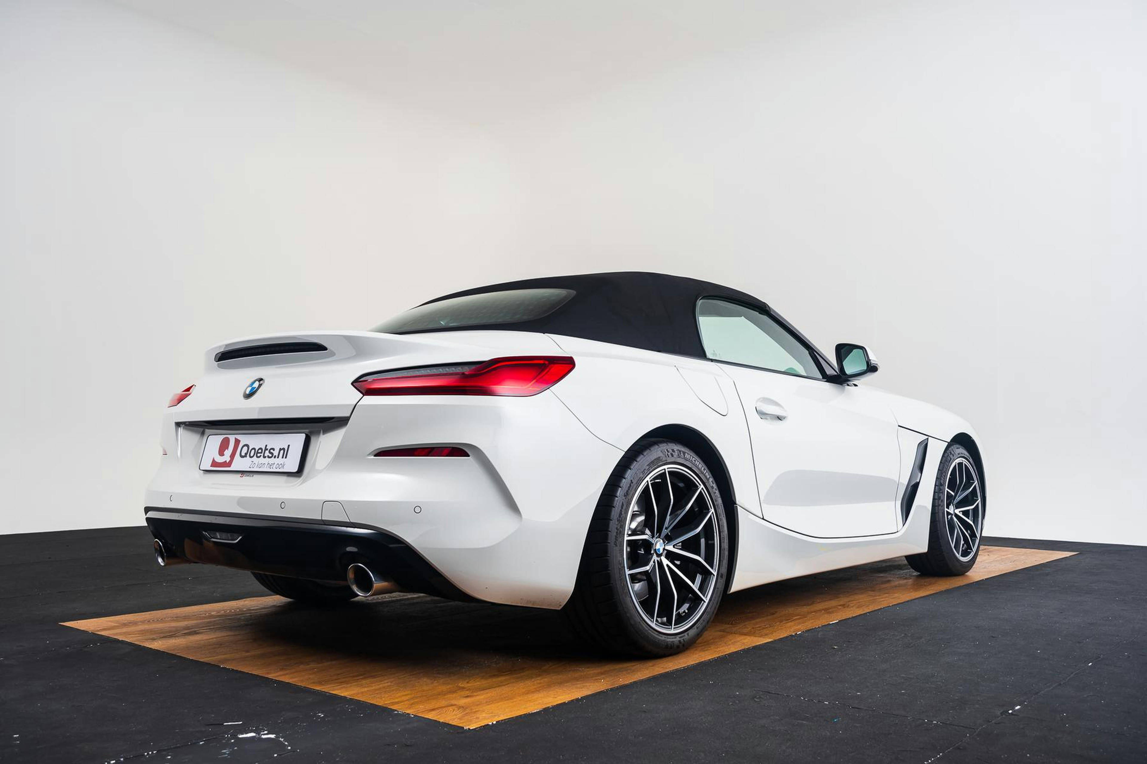 Car image 17