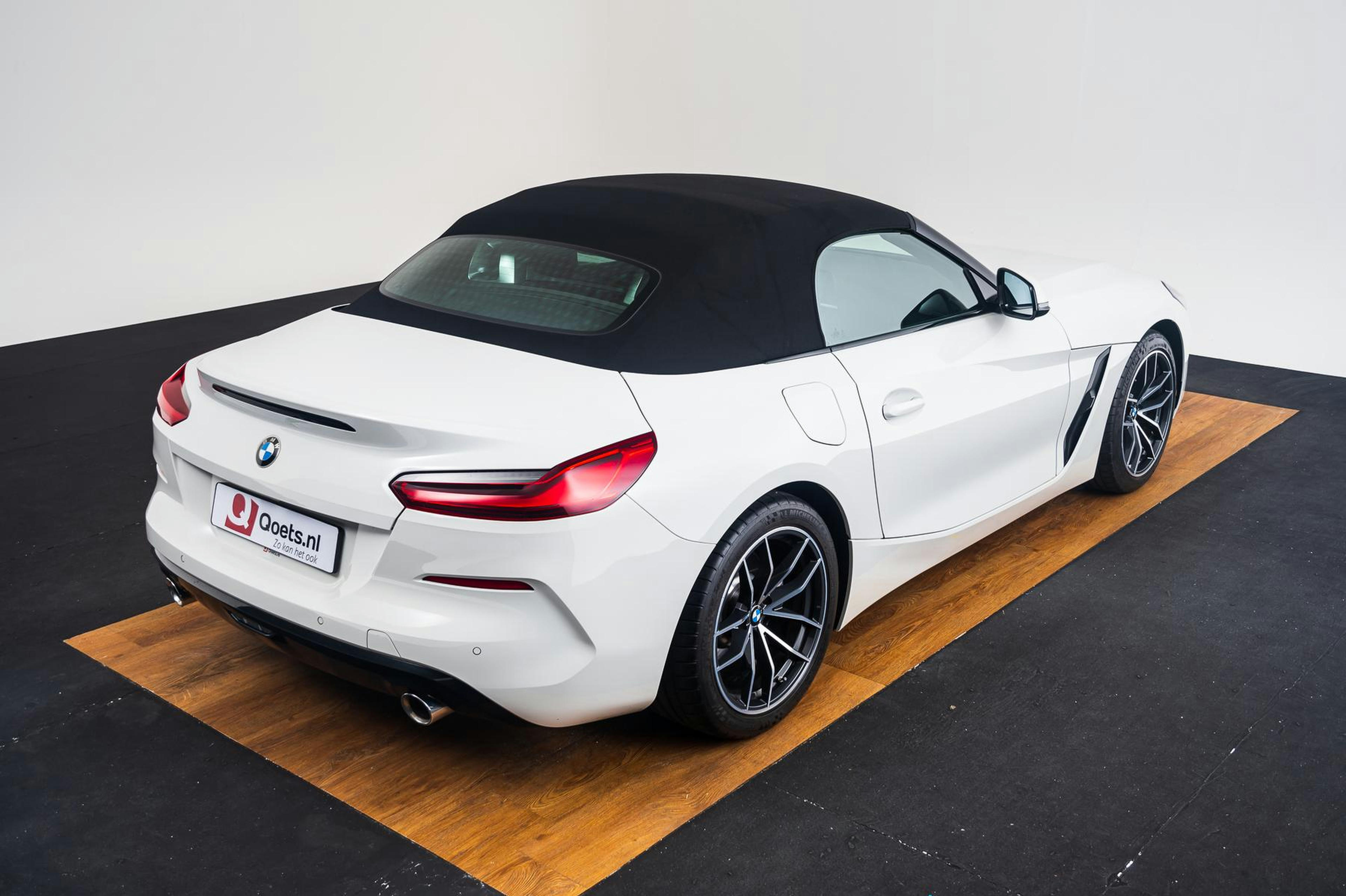 Car image 18