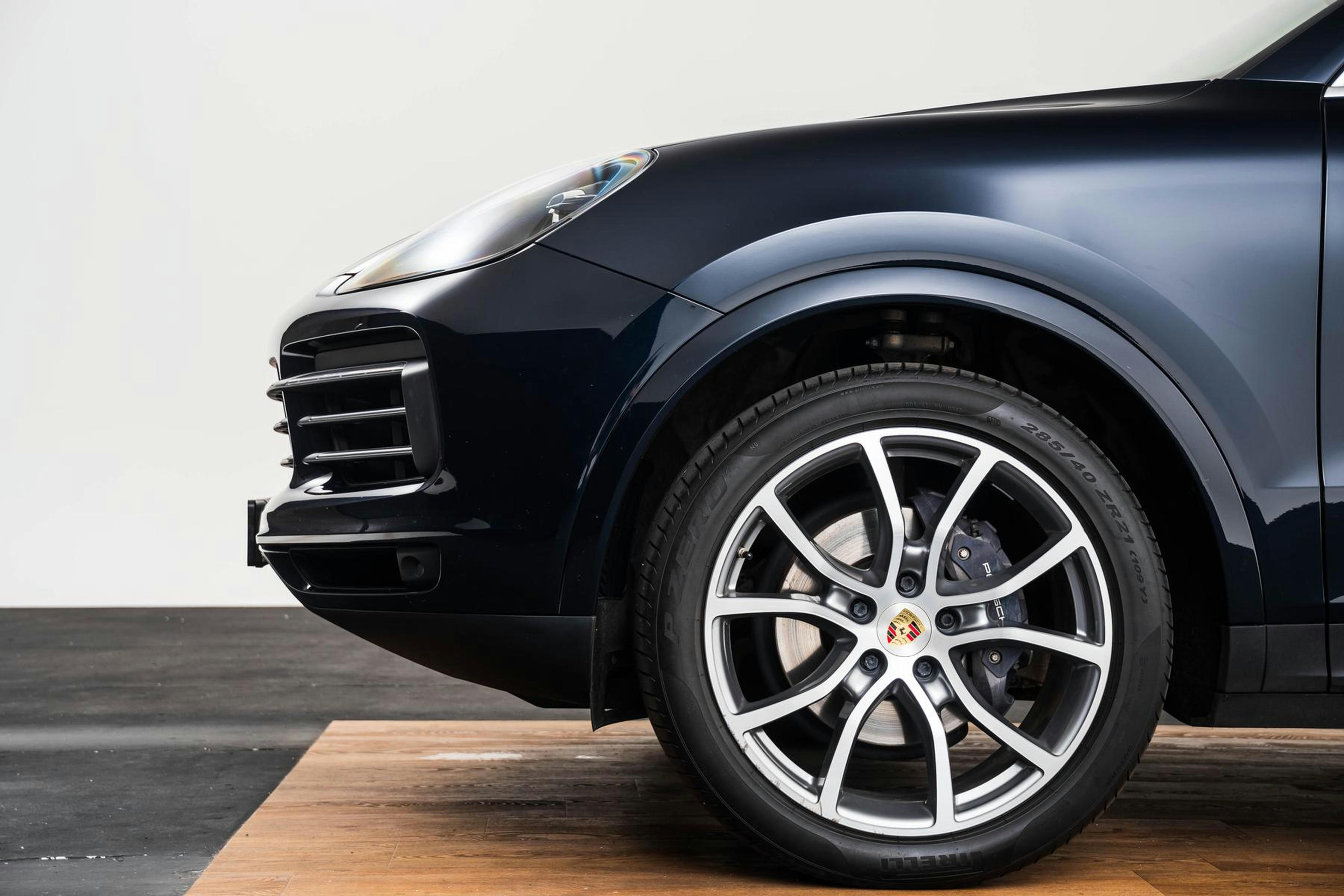 Car image 17