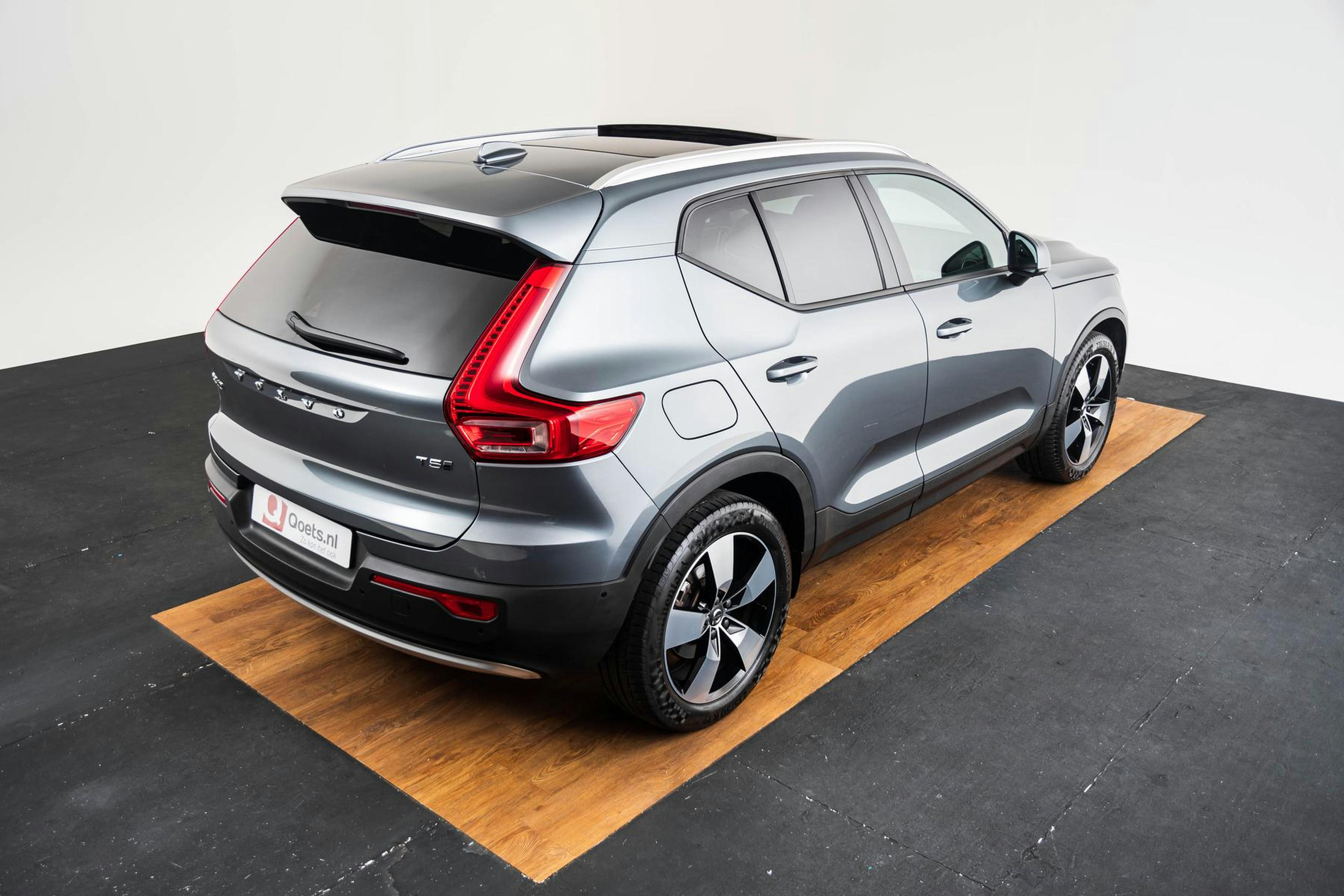 Car image 14